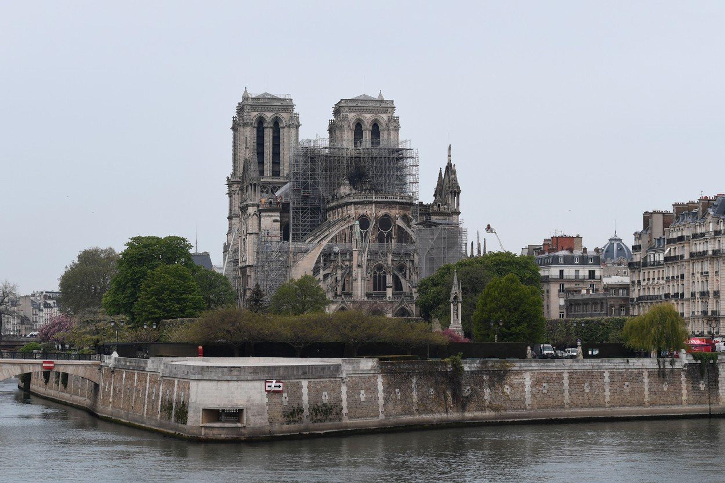 Požár katedrály Notre-Dame - GALERIE: Obří požár katedrály Notre Dame (13/14)
