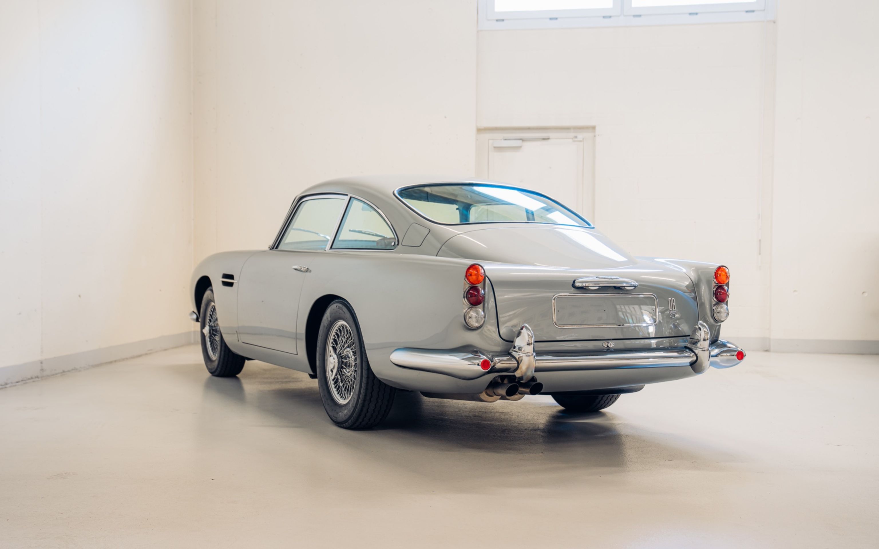 Aston Martin DB5 z roku 1964, který Seanu Connerymu - Aston Martin DB5 z roku 1964, který patřil Seanu Connerymu (2/11)