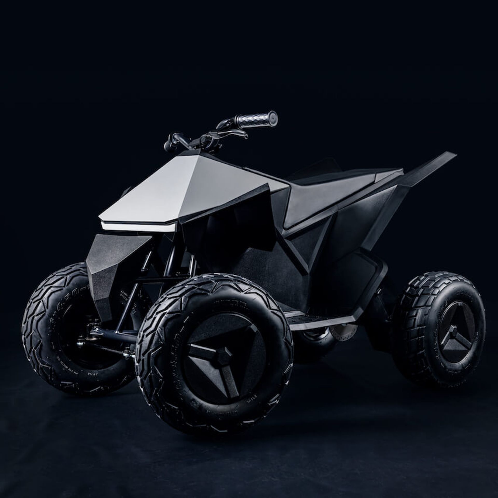 Tesla Cyberquad - Tesla představila Cyberquad, futuristickou čtyřkolku pro děti (2/6)