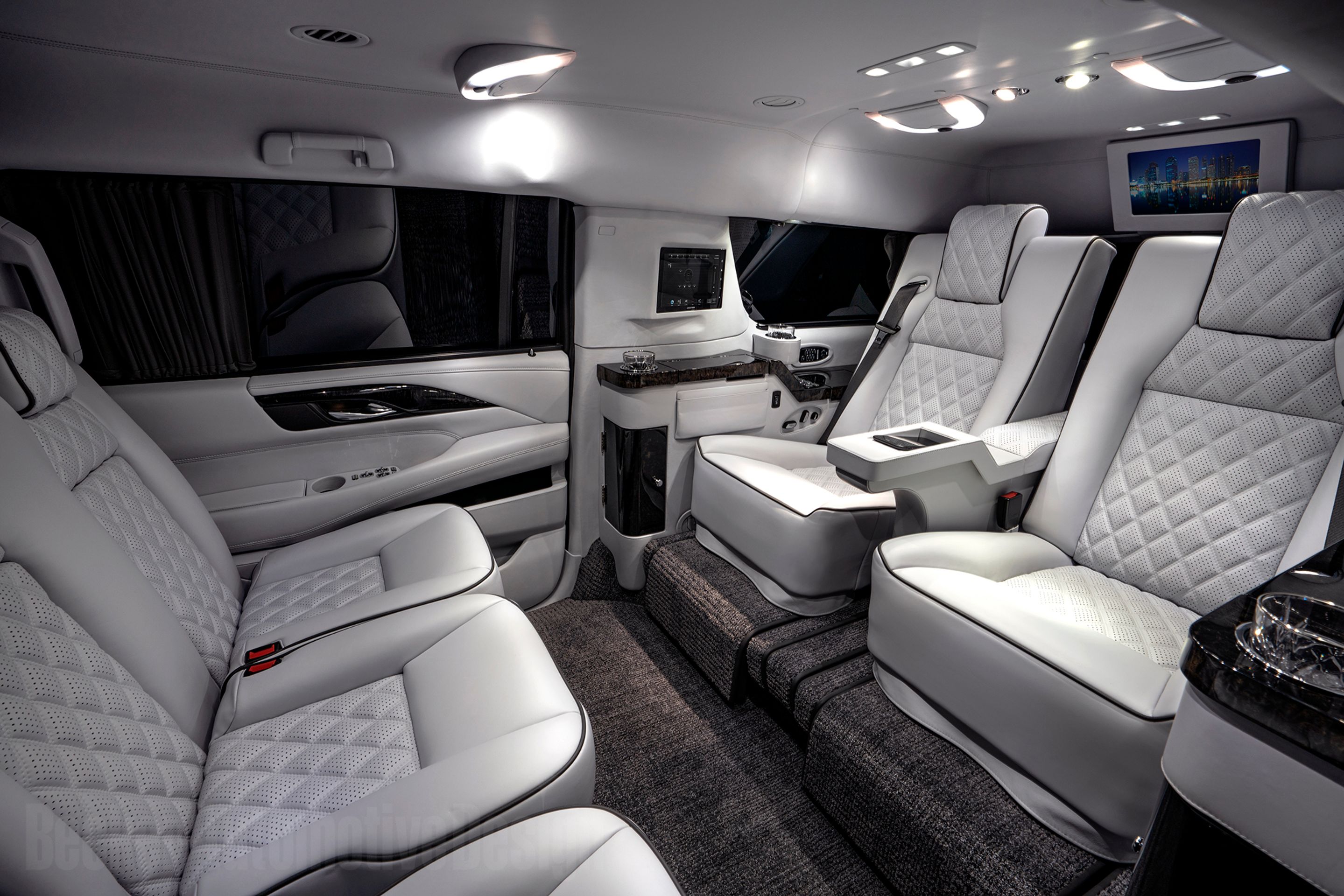 Sylvester Stallone prodává luxusní Cadillac Escalade ESV - 20 - Fotogalerie: Stallone prodává luxusní limuzínu, sám ji navrhoval (9/15)