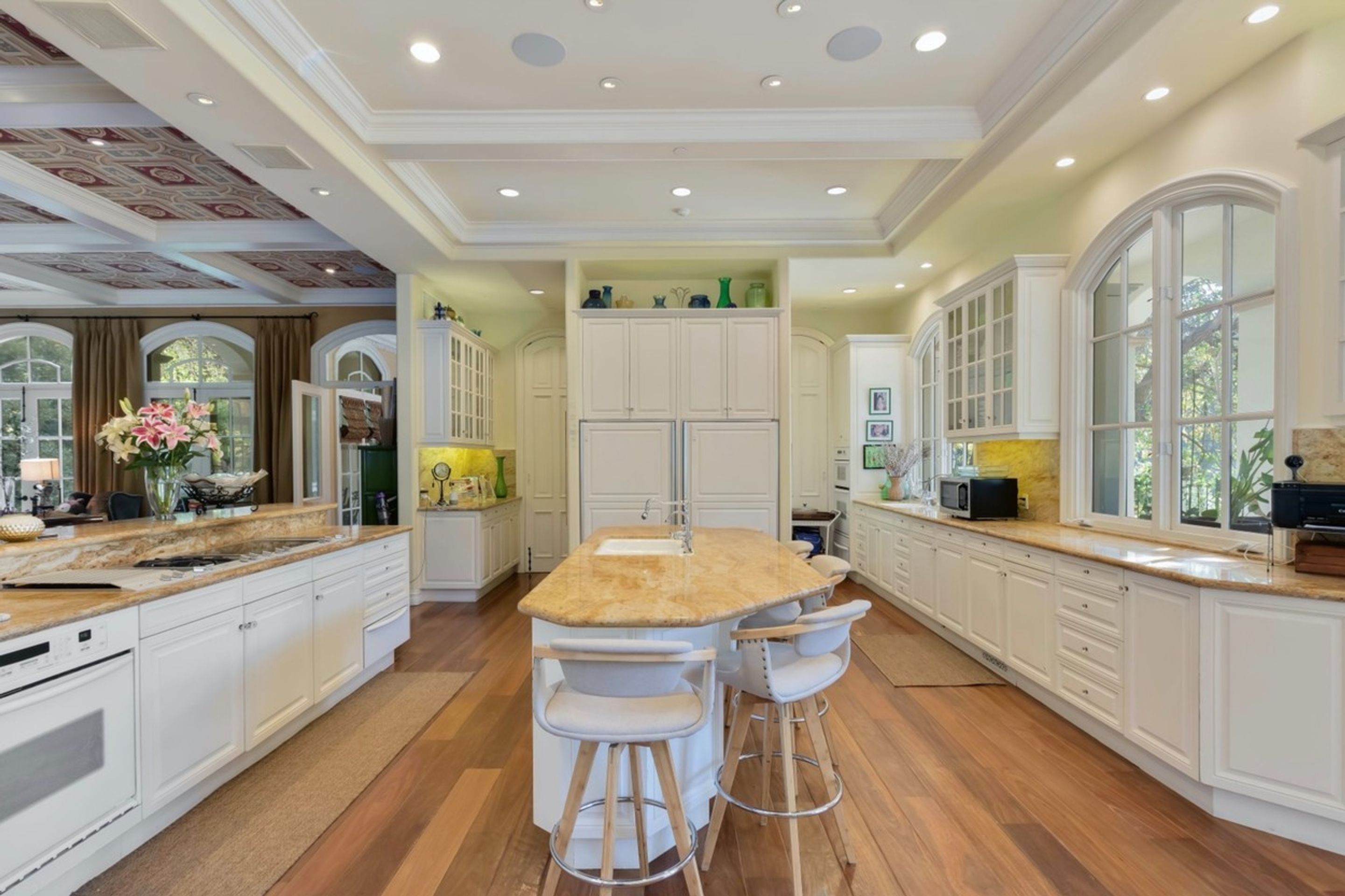 Gene Simmons prodává sídlo v Beverly Hills - 4 - GALERIE: Gene Simmons prodává sídlo v Beverly Hills (3/8)