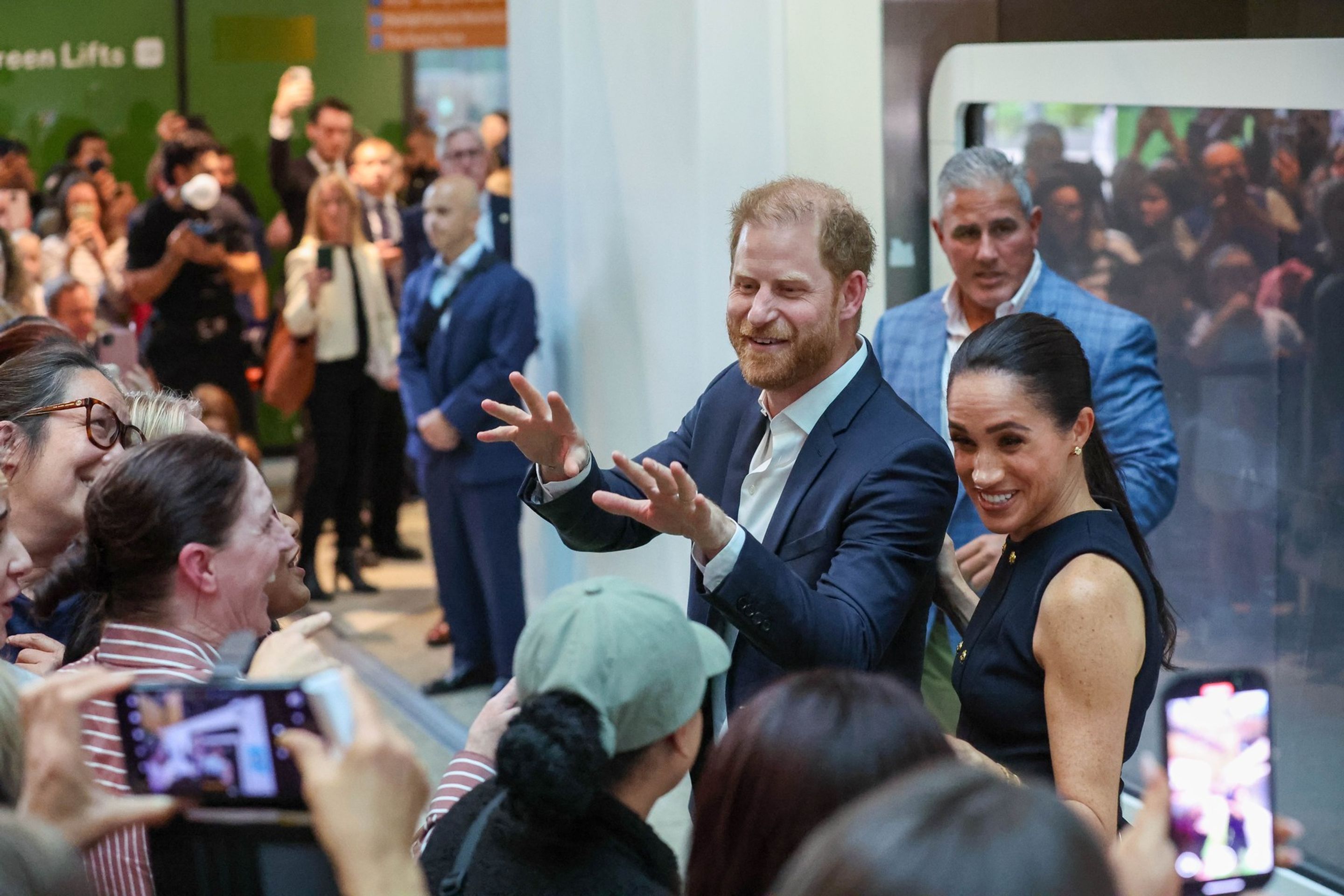 Harry a Meghan na návštěvě Austrálie - Harry a Meghan na návštěvě Austrálie (1/8)
