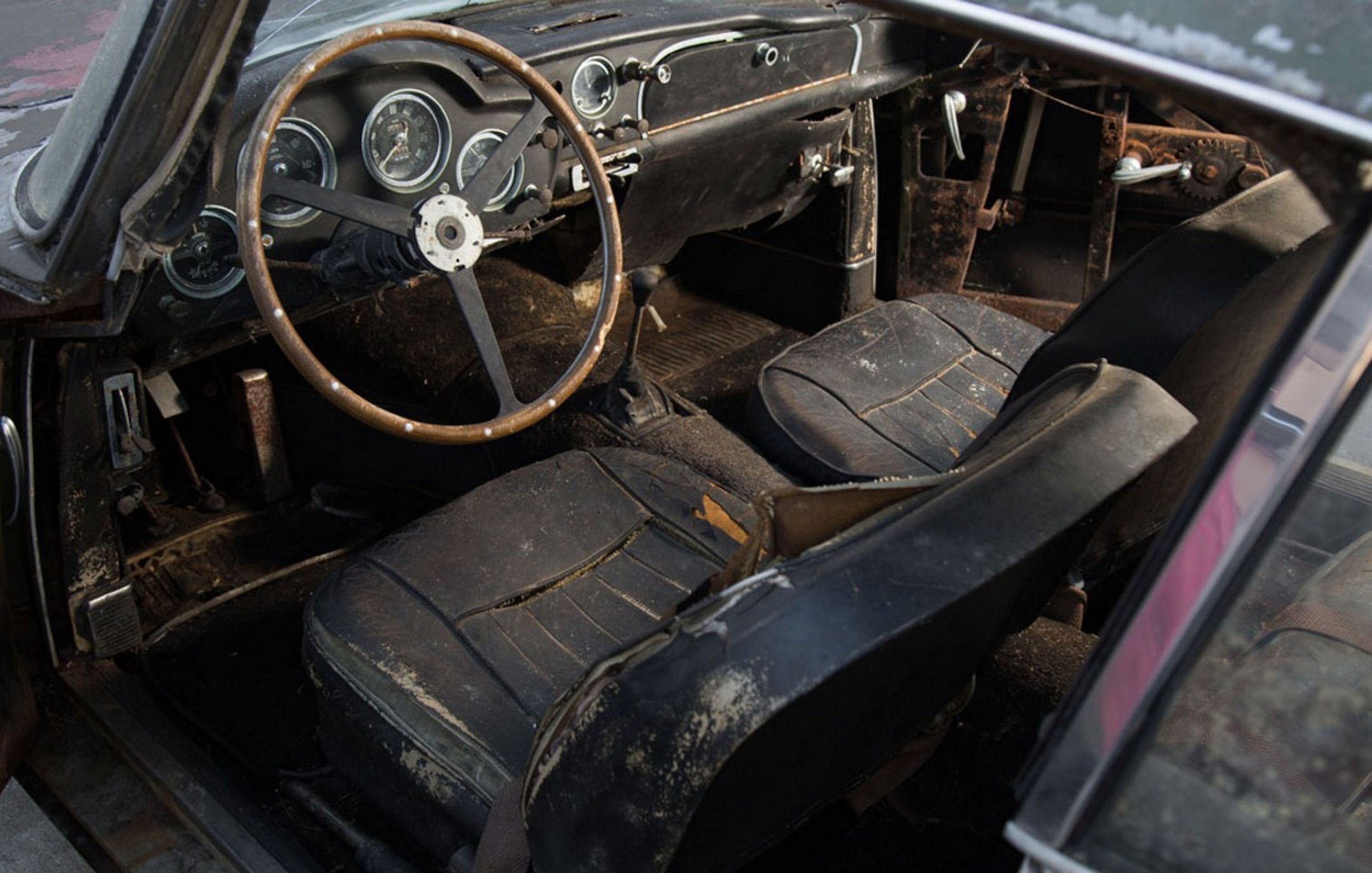 Aston Martin - 25 - GALERIE: Zapomenutý Aston Martin DB4 (2/12)