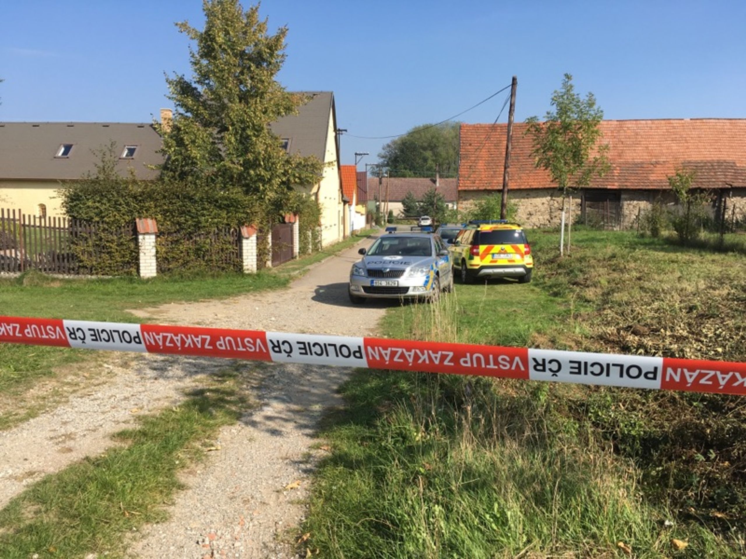 Jeden mrtvý a jeden těžce zraněný na Benešovsku - GALERIE: Střelba v malé obci na Benešovsku (5/6)