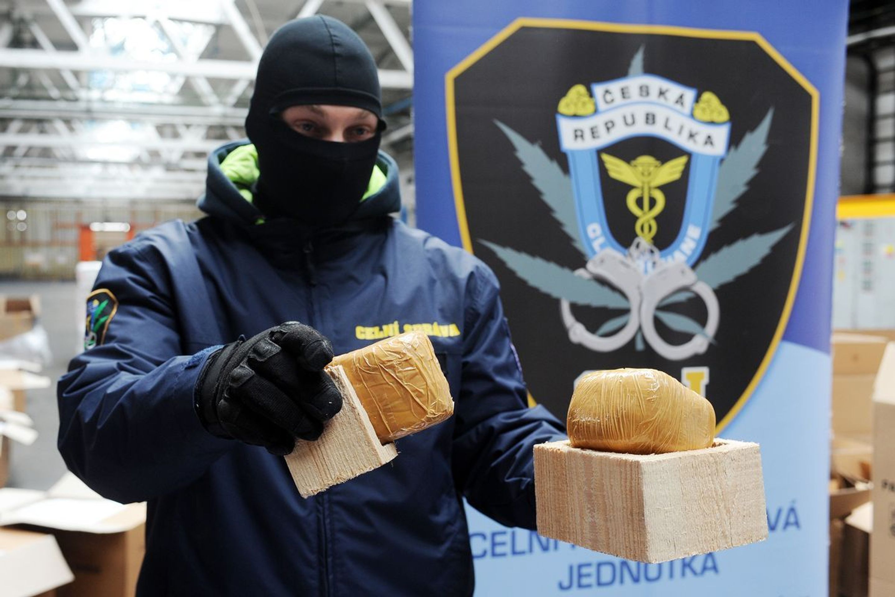 Odhalení 182 kilogramů heroinu - 11 - GALERIE: 182 kg zabavaného heroinu (1/11)
