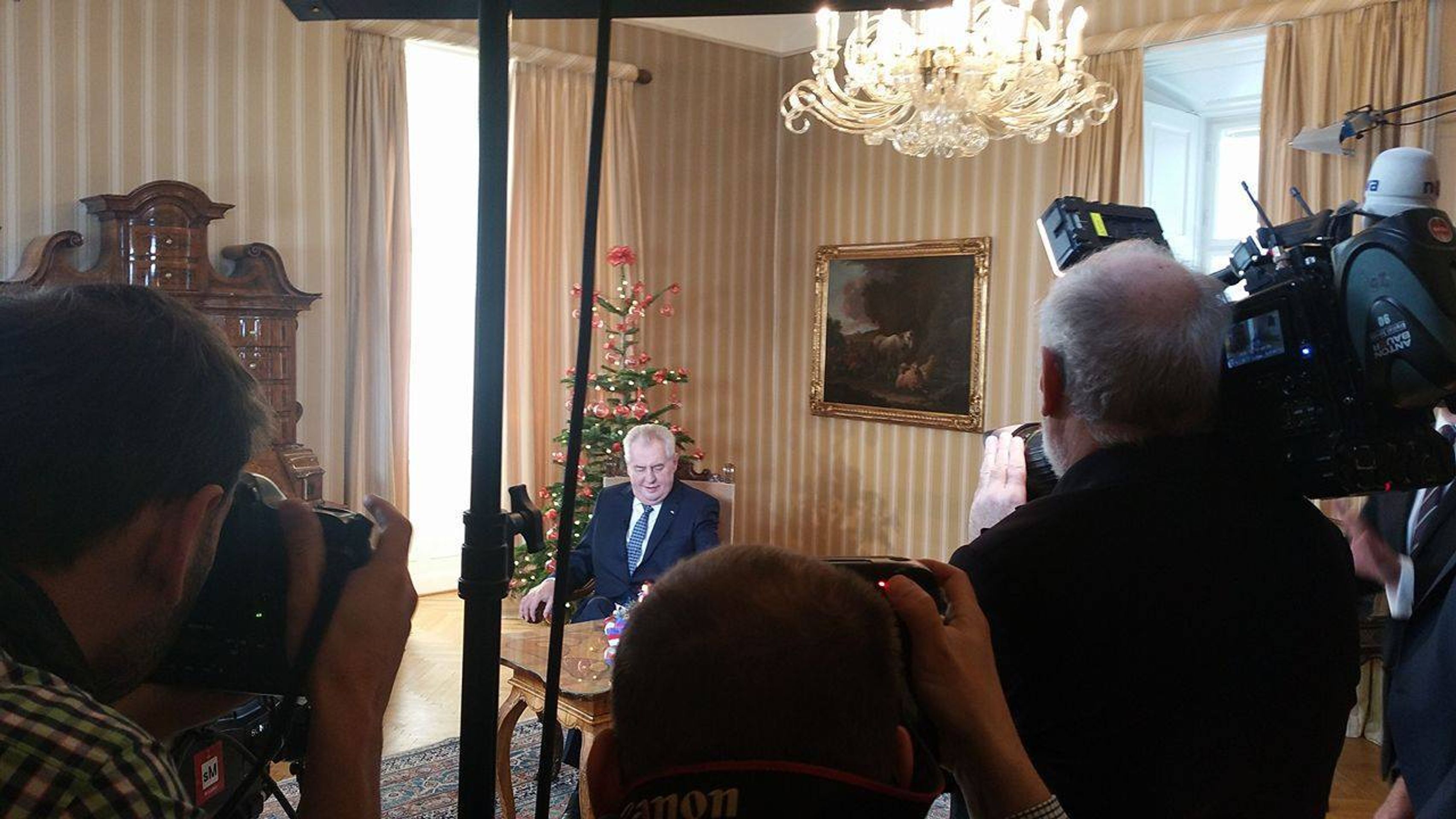 Natáčení vánočního poselství prezidenta Miloše Zemana - 5 - GALERIE: Natáčení vánočního poselství prezidenta Miloše Zemana (1/5)