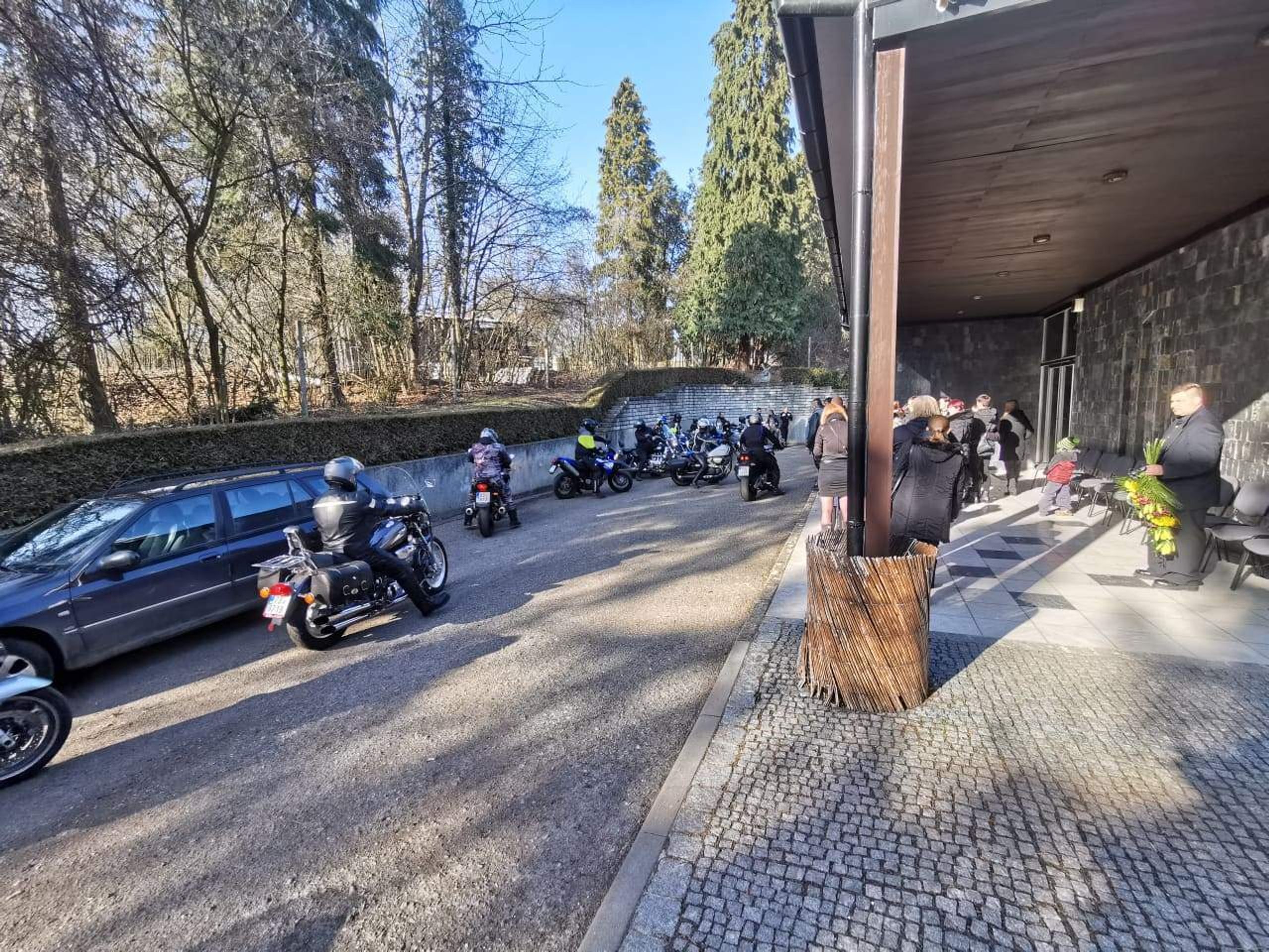 Motorkáři uctili památku Tomáše, který zemřel při čištění septiku - 2 - GALERIE: Motorkáři uctili památku Tomáše, který zemřel při čištění septiku (2/8)