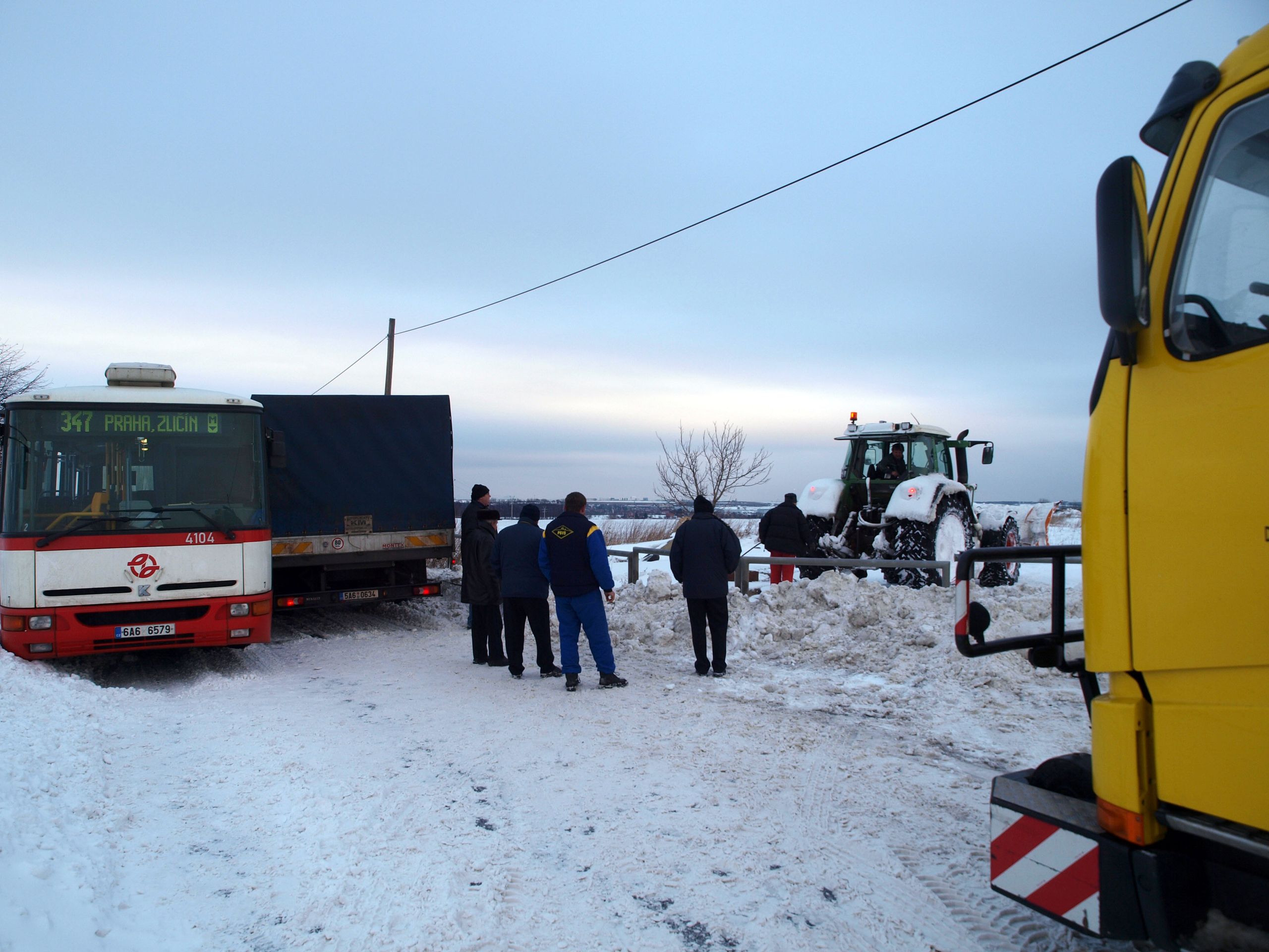 Chýně - uvíznutí autobusu - 2 - GALERIE - Chýně (2/7)