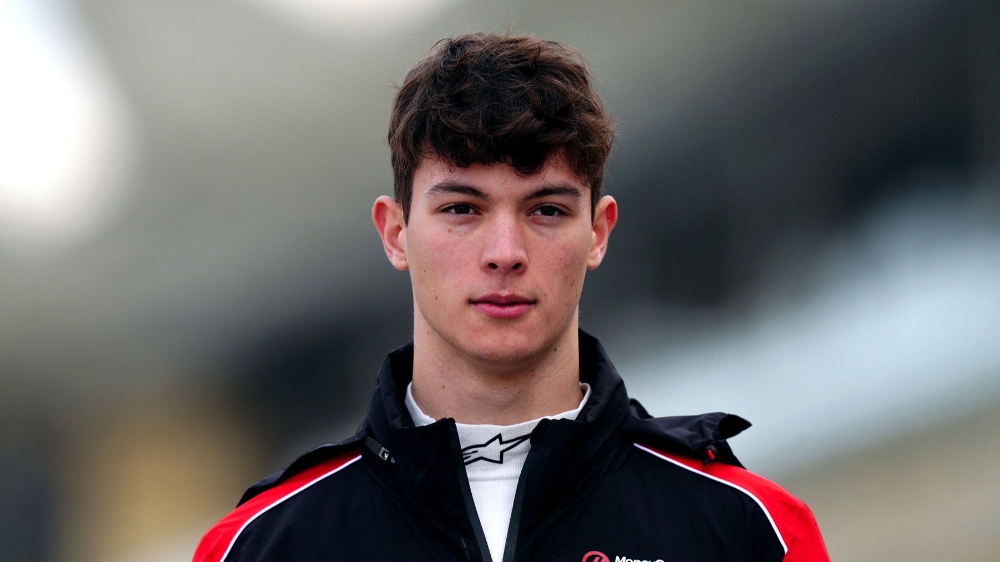 Oliver Bearman (cropped) - Závodníci Formule 1 pro sezónu 2025 (8/20)