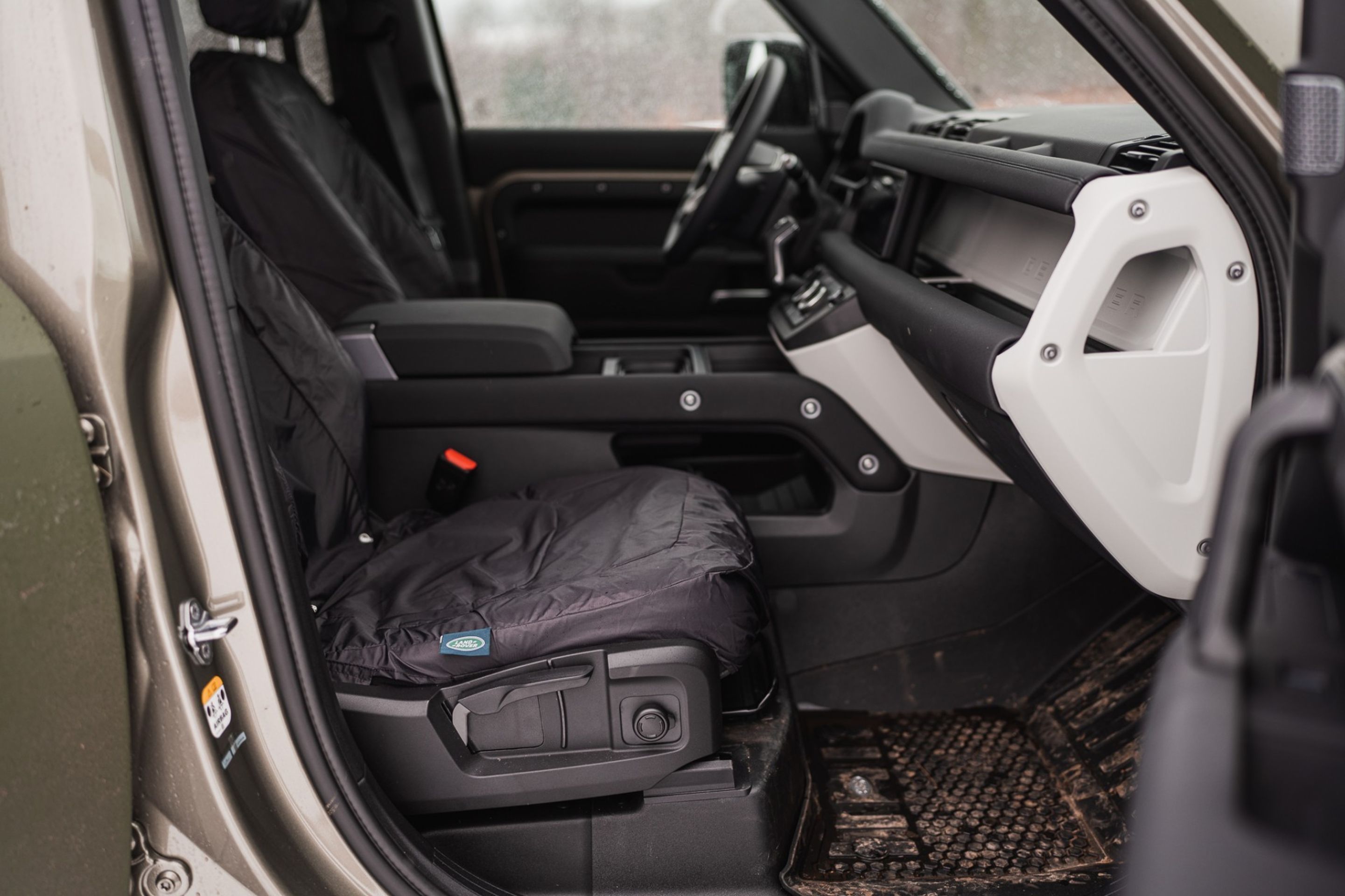 Land Rover Defender 110 upravený pro bezpečnostní složky - 20 - Fotogalerie: Speciální landrover pro bezpečnostní složky (6/18)