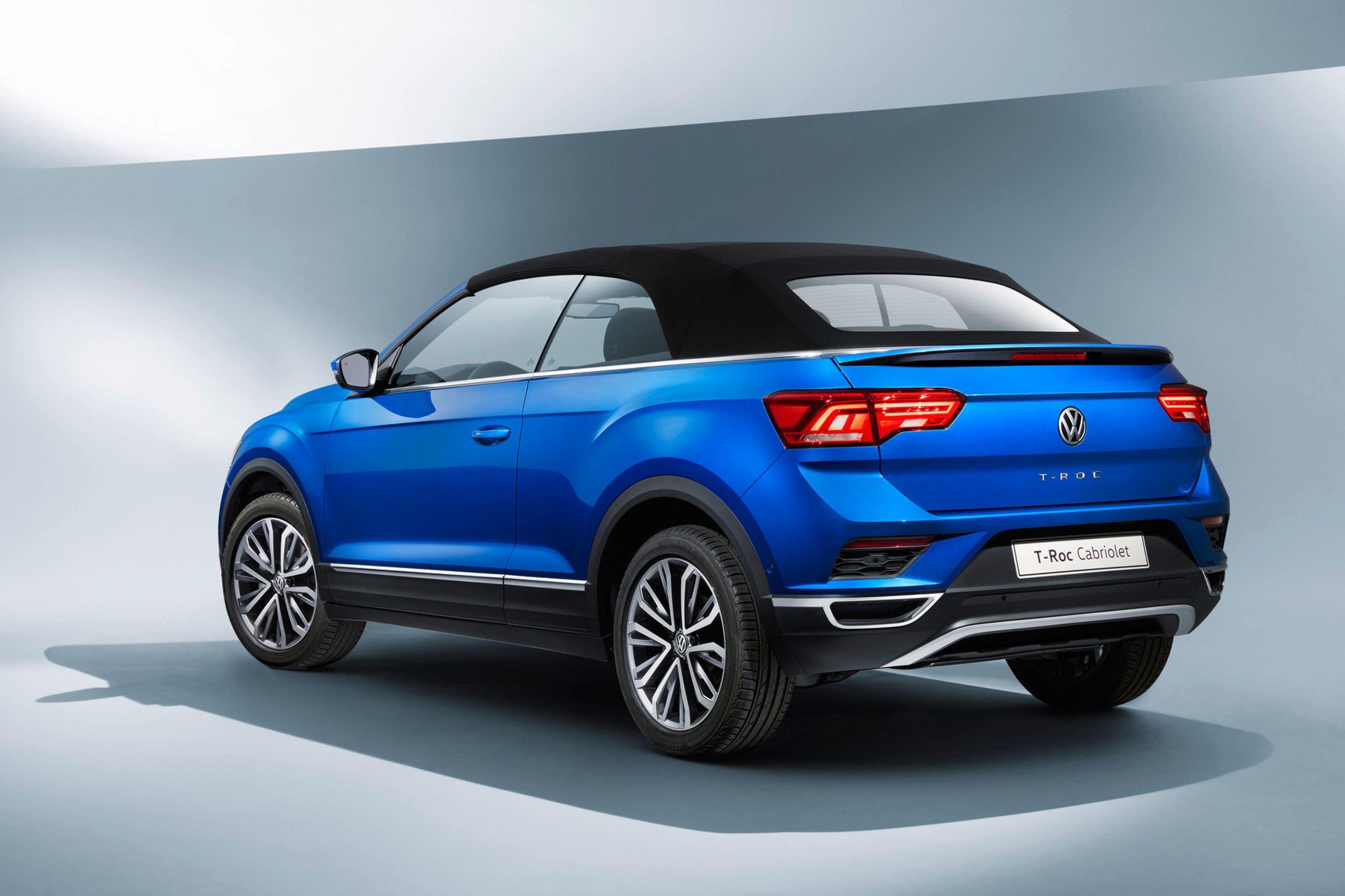 Nový T-Roc Cabriolet - 26 - Fotogalerie: Crossover VW T-Roc přijde o střechu (16/16)