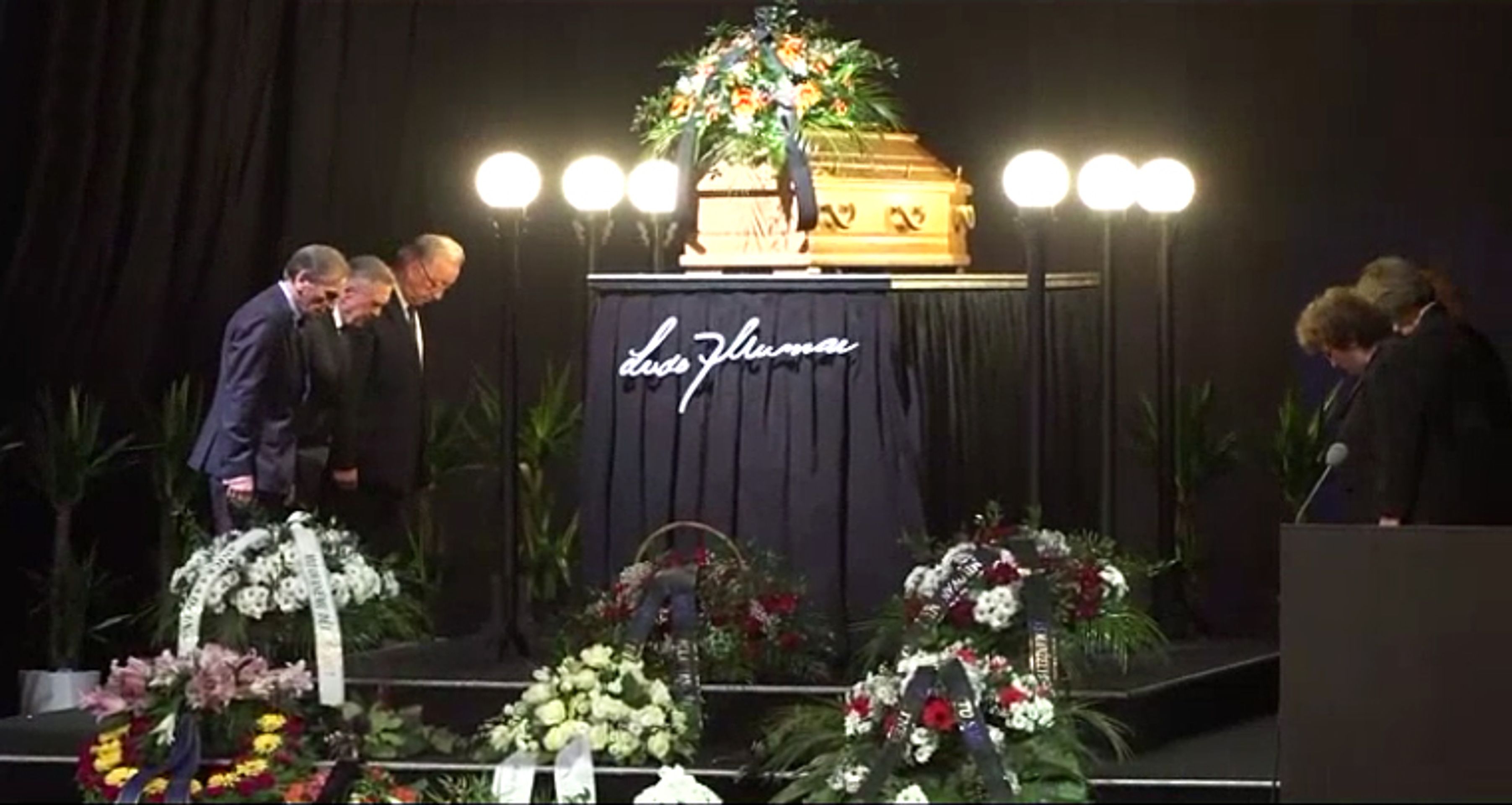 Rozloučení s hercem Luďkem Munzarem - 3 - GALERIE: Lidé se loučí s hercem Luďkem Munzarem (39/40)