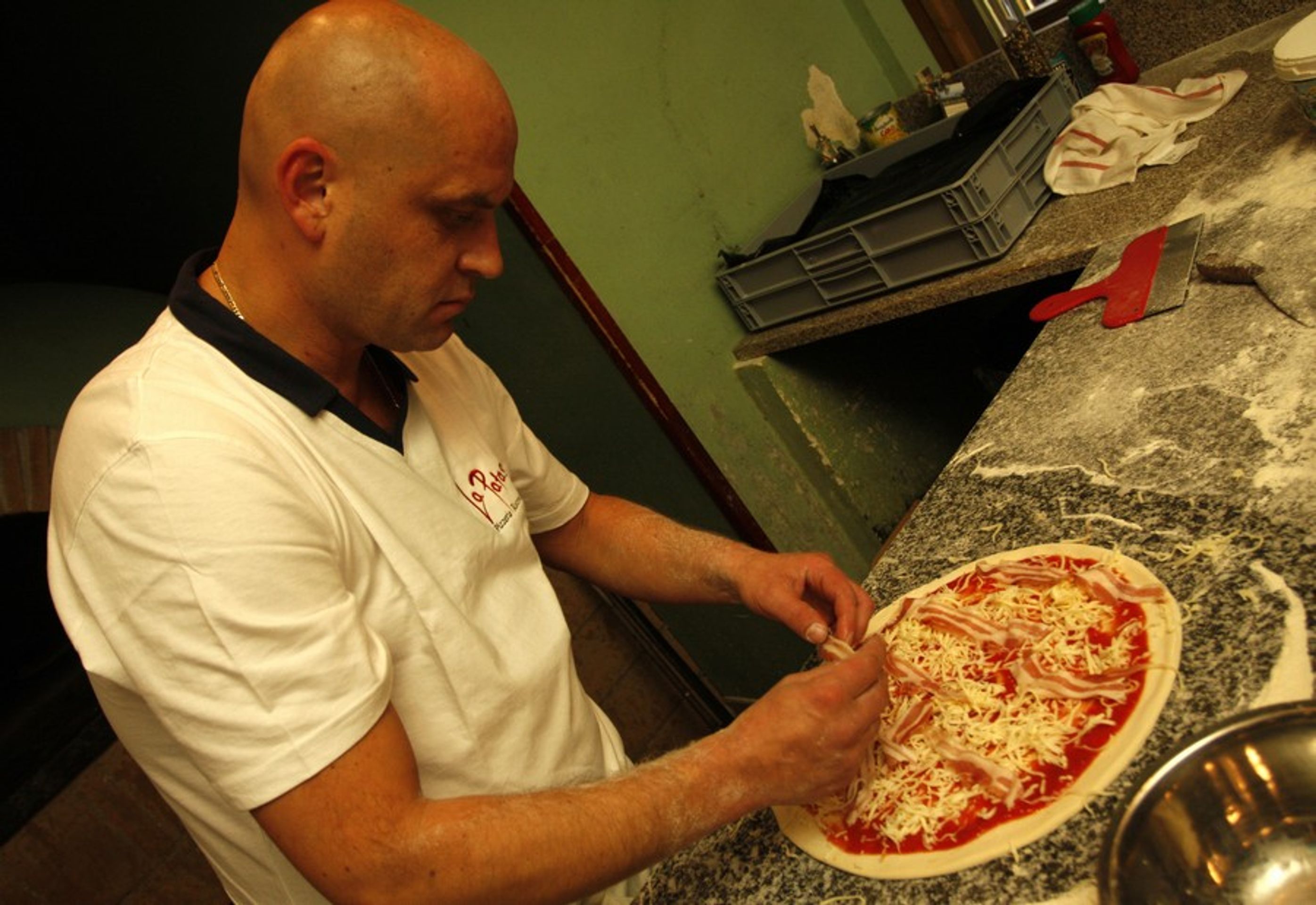 V Praze se dnes soutěžilo v přípravě italské pizzy-4 - GALERIE: Pizza (2/18)