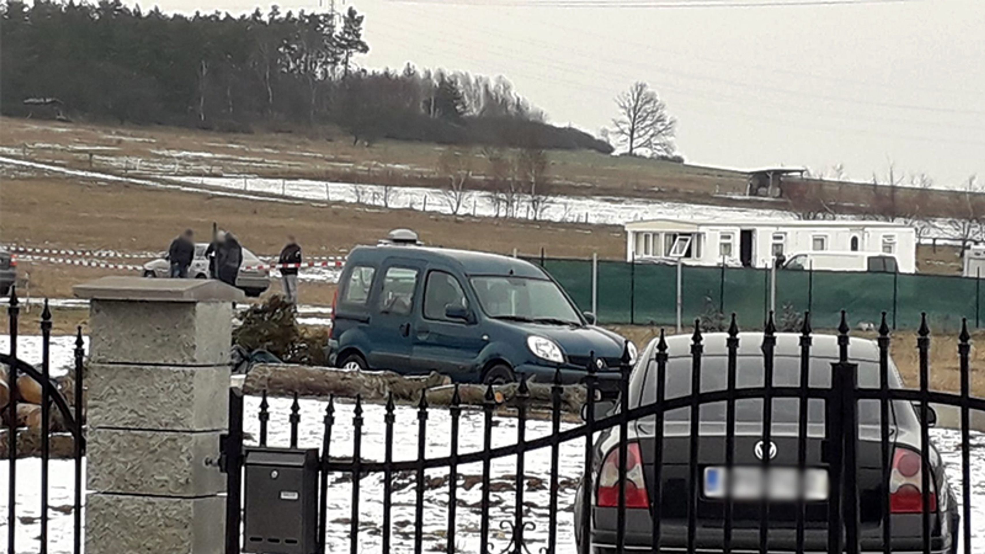 Nález mrtvé ženy a vážně zraněného muže v domku na Tachovsku - 2 - GALERIE: Nález mrtvé ženy a vážně zraněného muže v domku na Tachovsku (2/3)