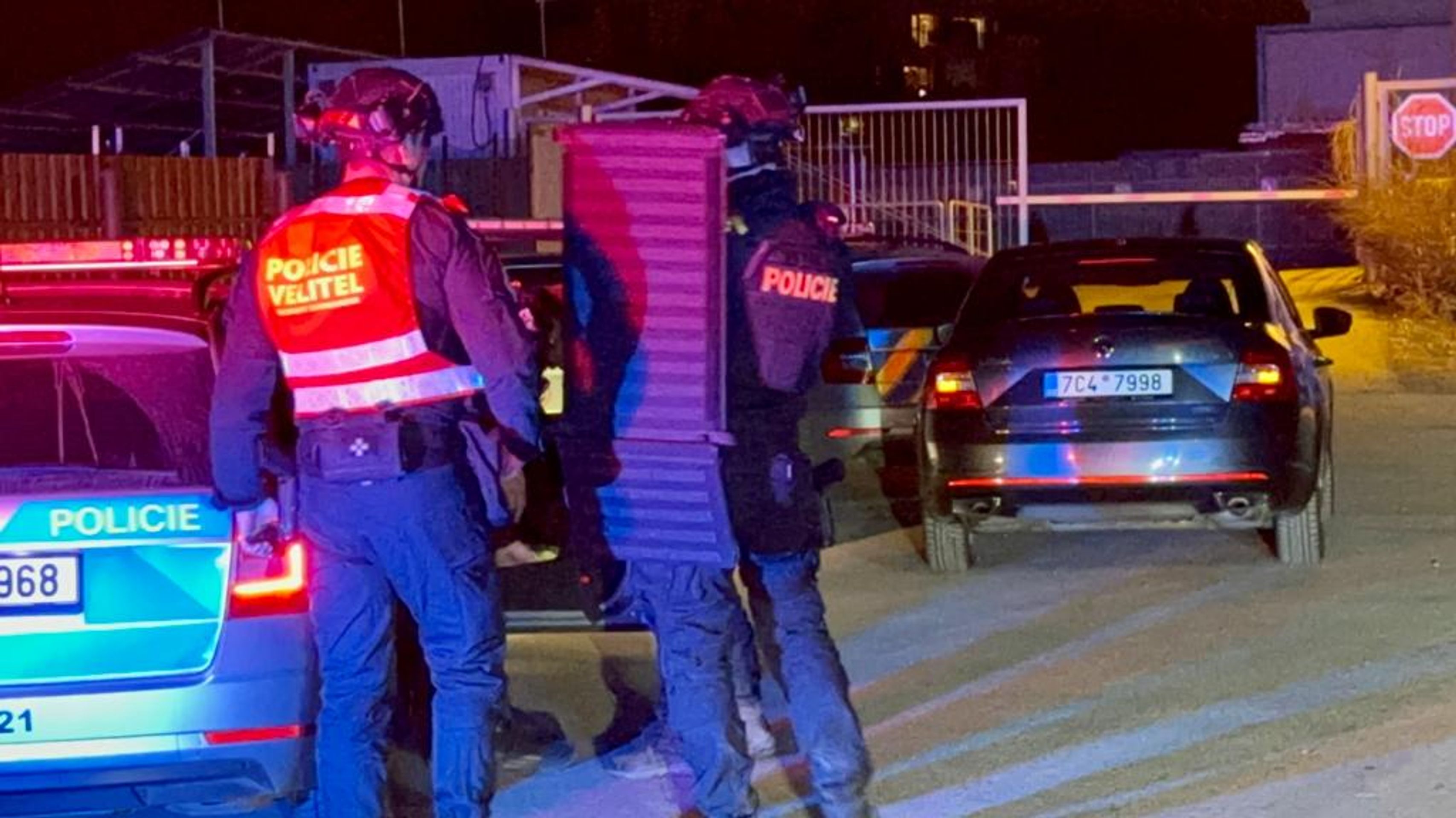 Policie postřelila agresivní muže v Praze - Zásah v Praze (4/8)