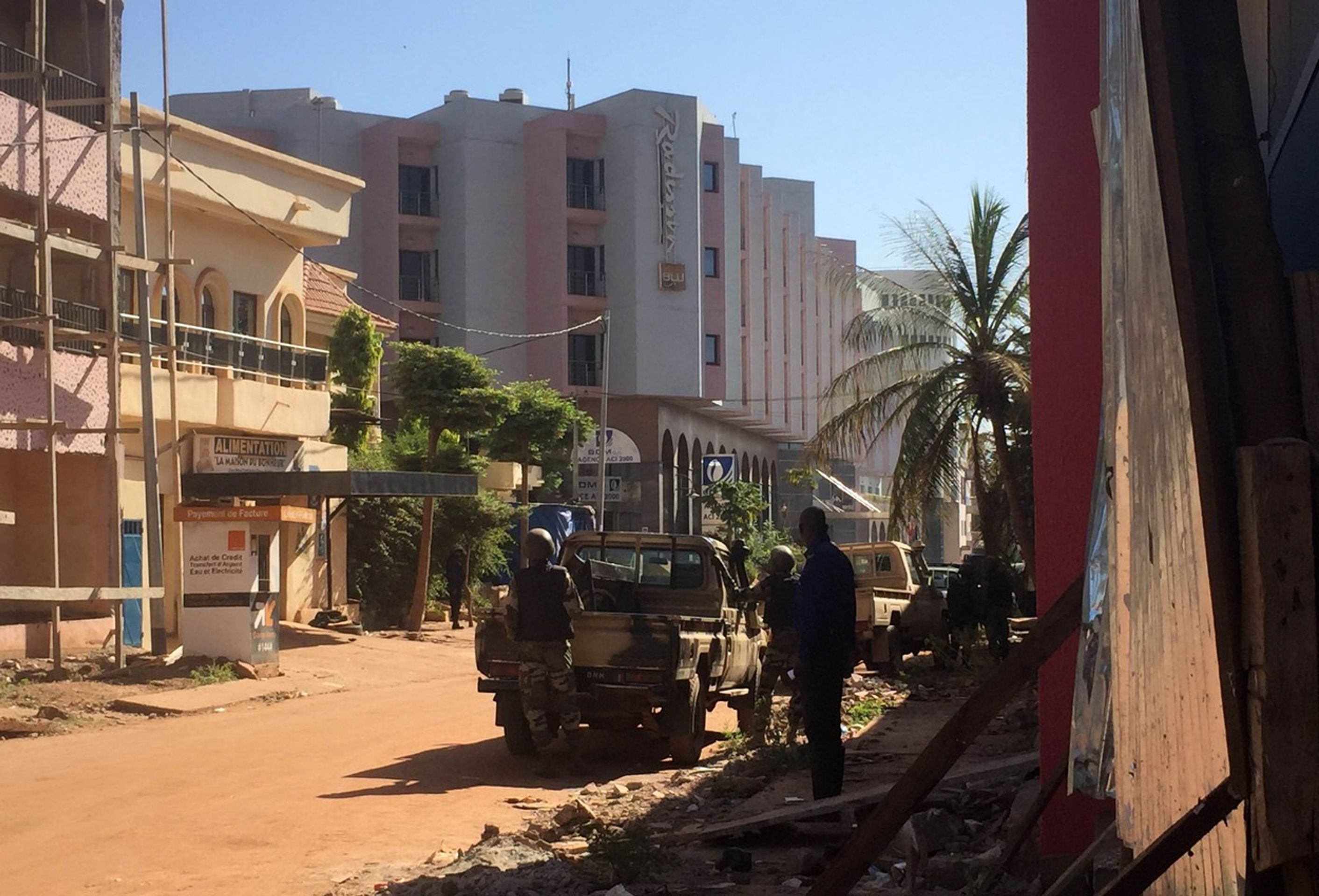 Útok islamistů v hotelu - Mali - 2 - GALERIE: Útok islamistů v hotelu v Mali (7/12)