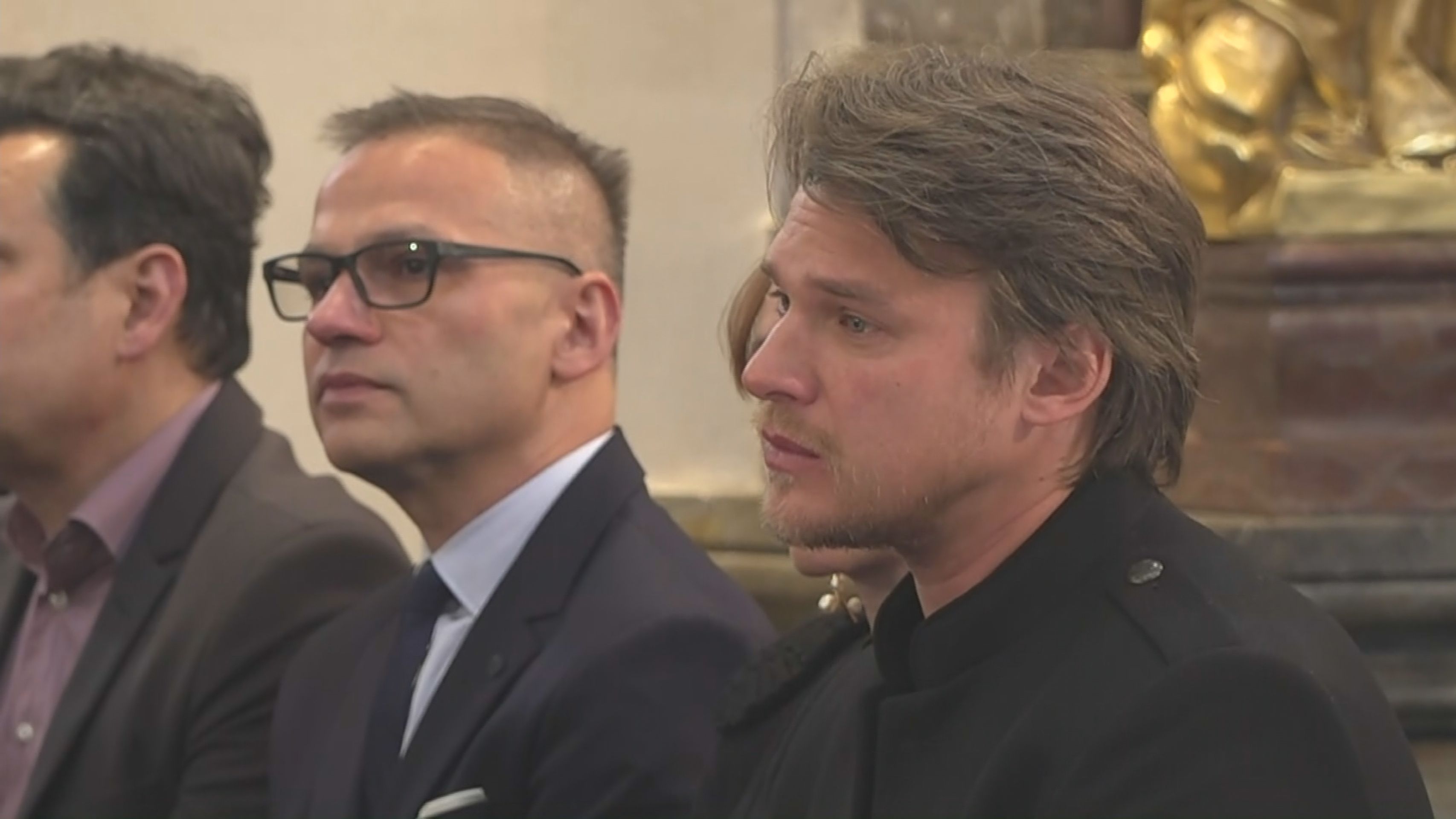 Vojta Dyk na posledním rozloučení s Evou Pialrovou - GALERIE: Mše za Evu Pilarovou (15/19)