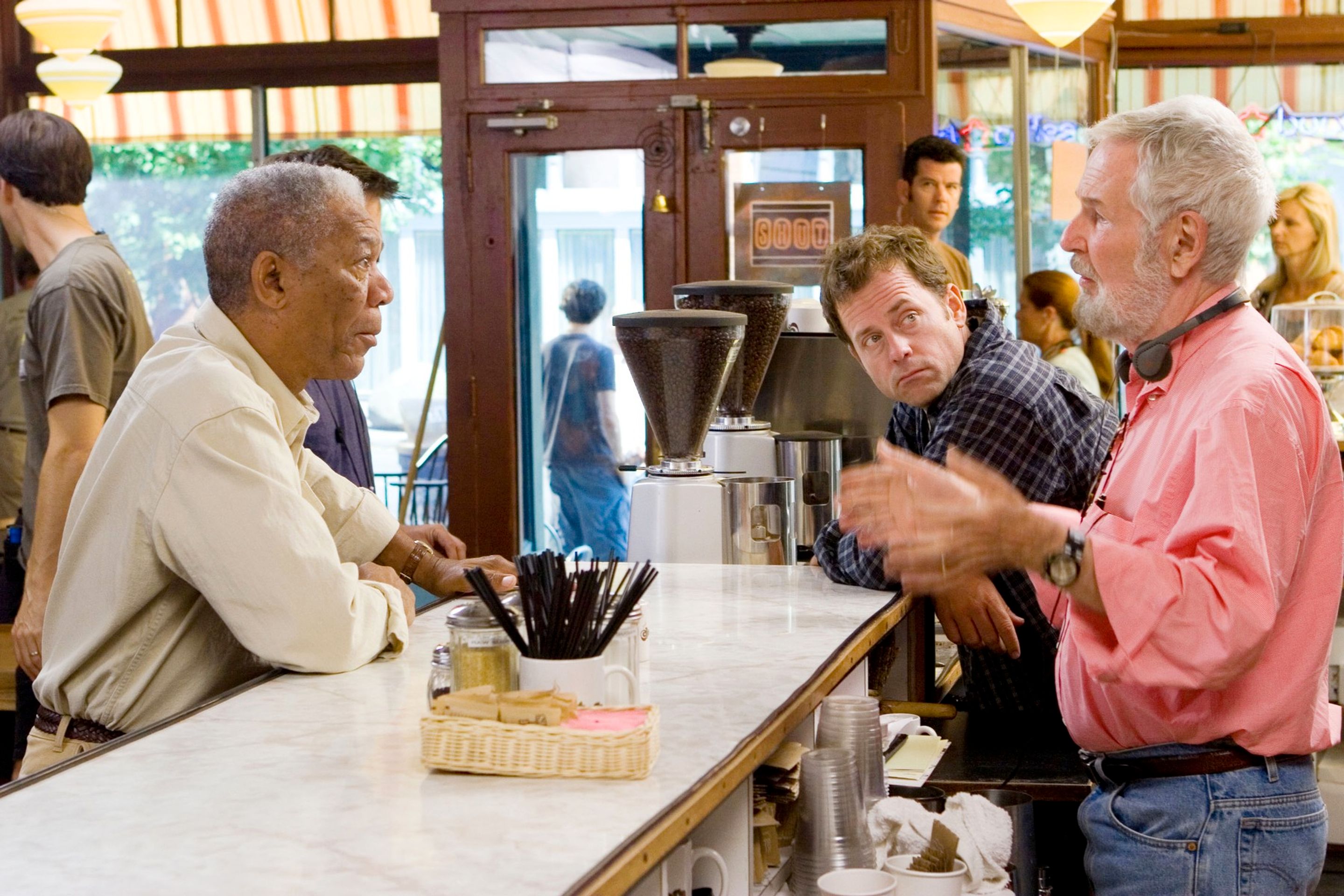 Zleva Morgan Freeman, Greg Kinnear a Robert Benton během natáčení filmu Chuť lásky, 23. 10. 2007 - Robert Benton (6/6)