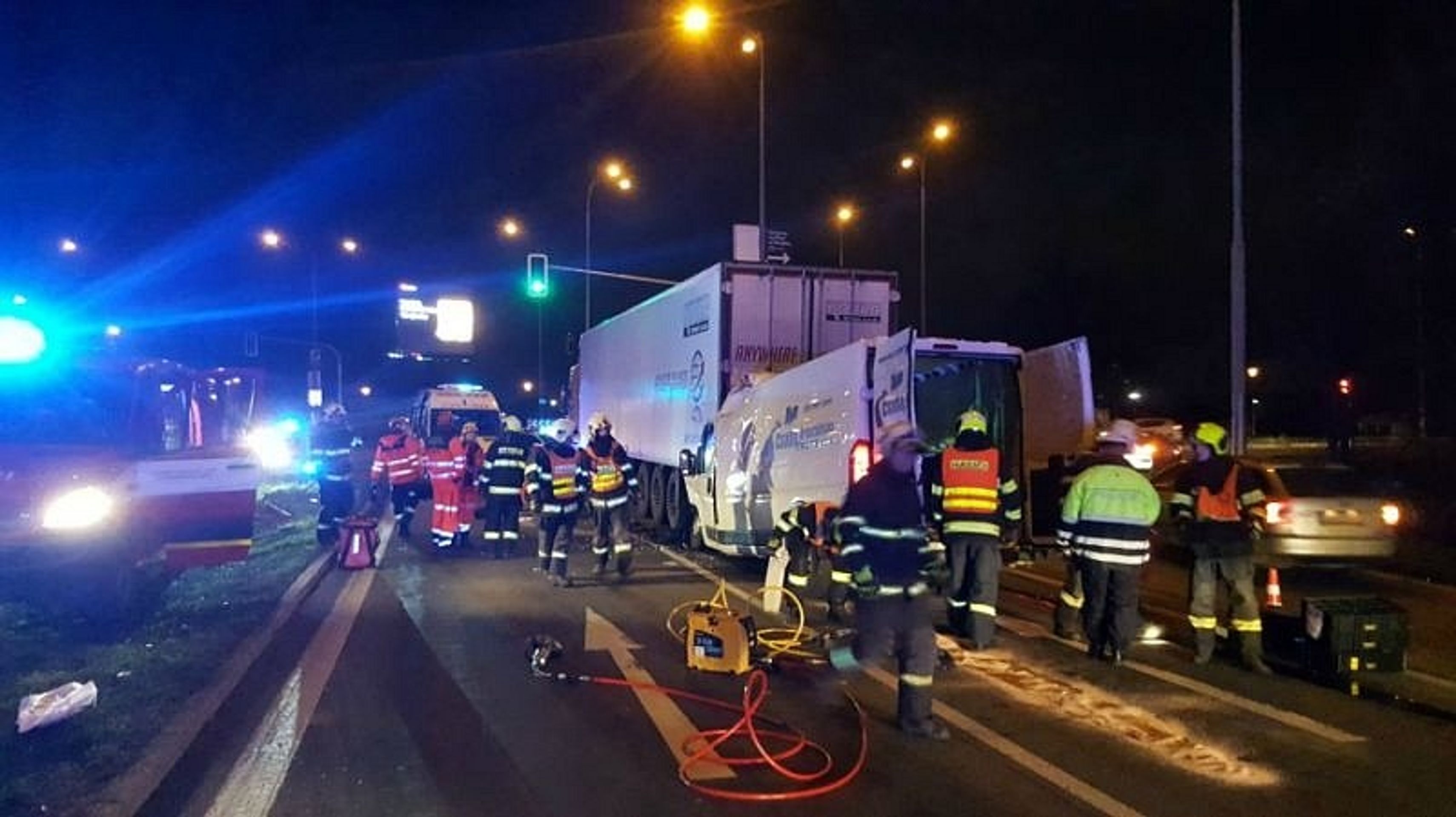 Smrtelná nehoda dodávky a kamionu v Brně - 4 - GALERIE: Smrtelná nehoda dodávky a kamionu v Brně (2/4)
