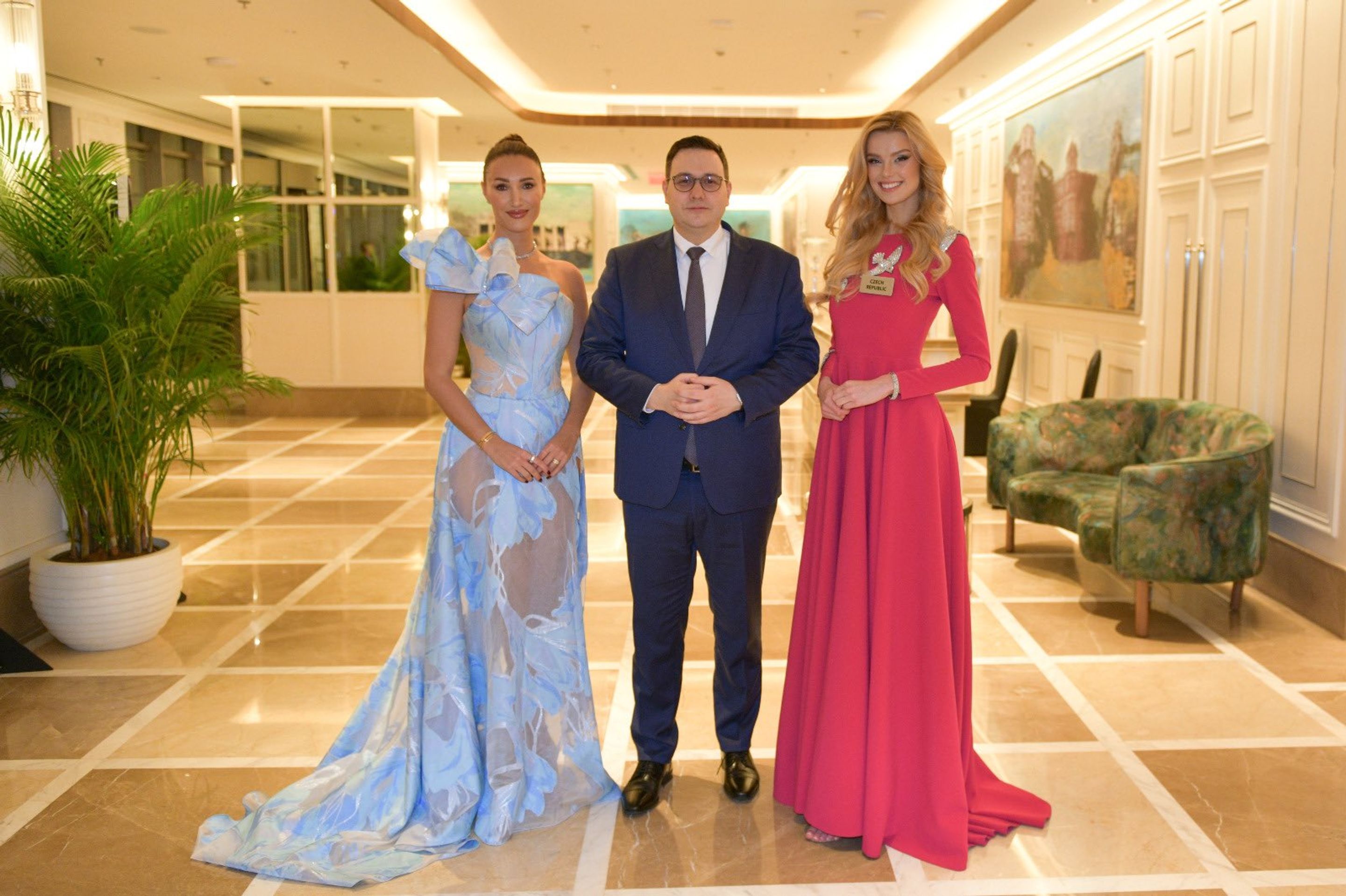 Ministr Zahraničí Jan Lipavský s Miss World Krystynou Pyszkovou @JanLipavsky (2) - Vítězka Miss World 2024 Krystyna Pyszková (7/10)