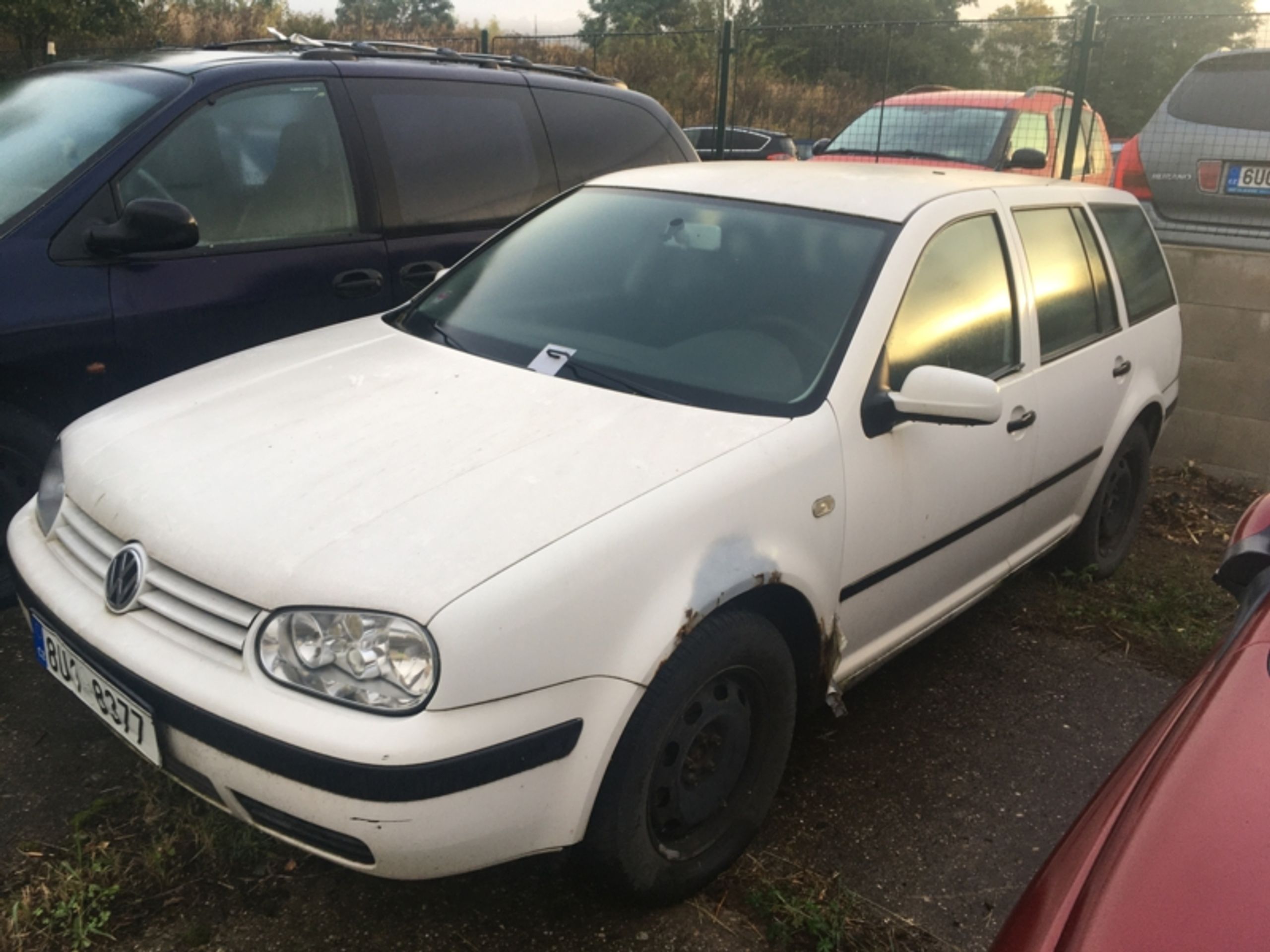OA VW Golf - odhadní cena 900 Kč, nejnižší podání 300 Kč - Aukce aut, která blokovala ulice Ústí nad Labem (13/16)