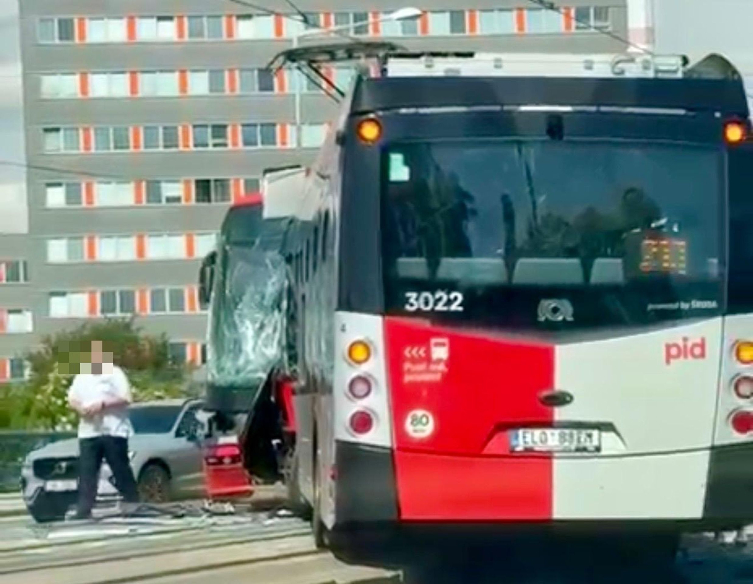 Srážka tramvaje s autobusem - Srážka tramvaje s autobusem (6/12)