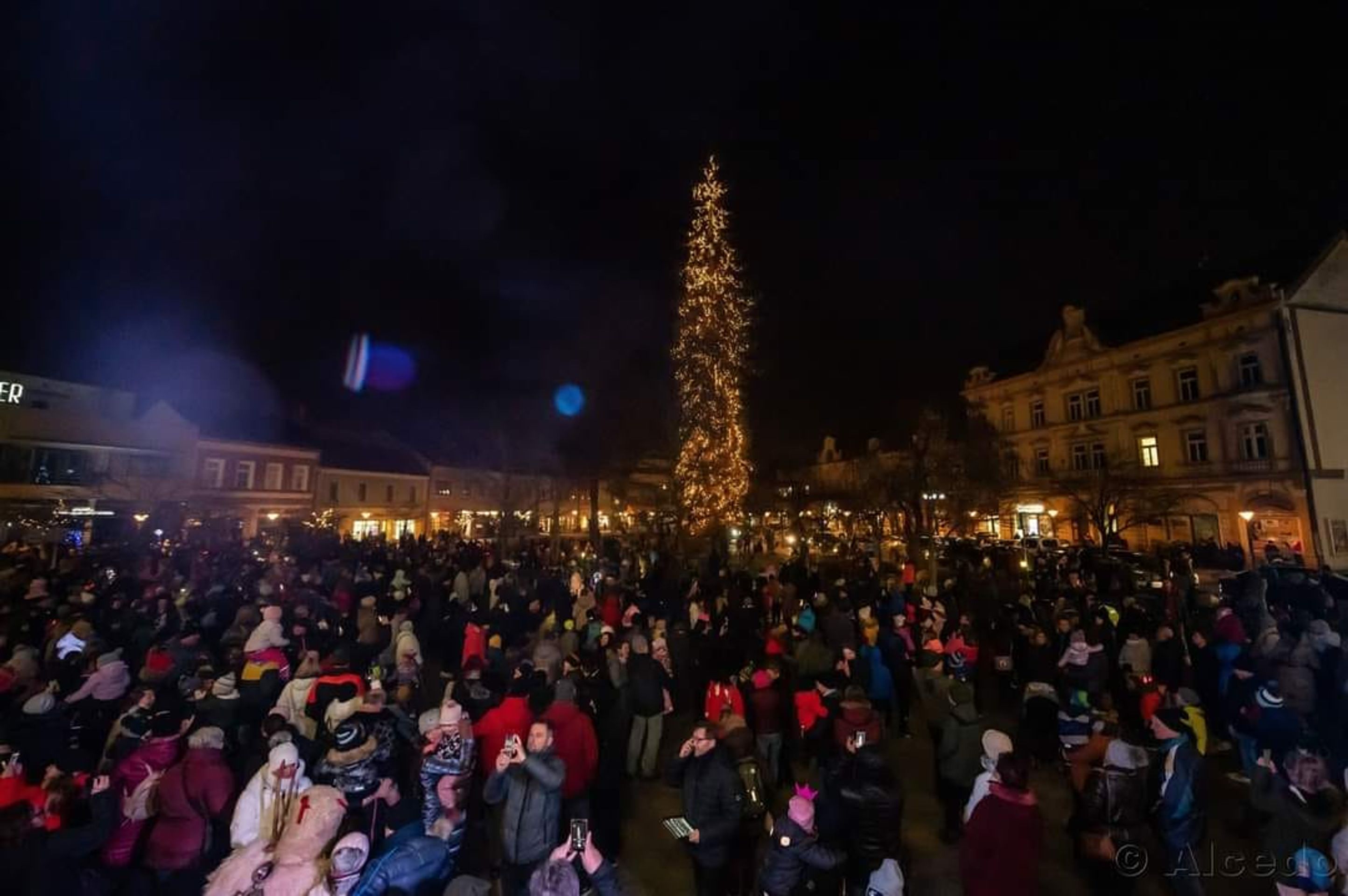 Vánoční stromek ve Vsetíně - Ošklivé vánoční stromky (10/11)