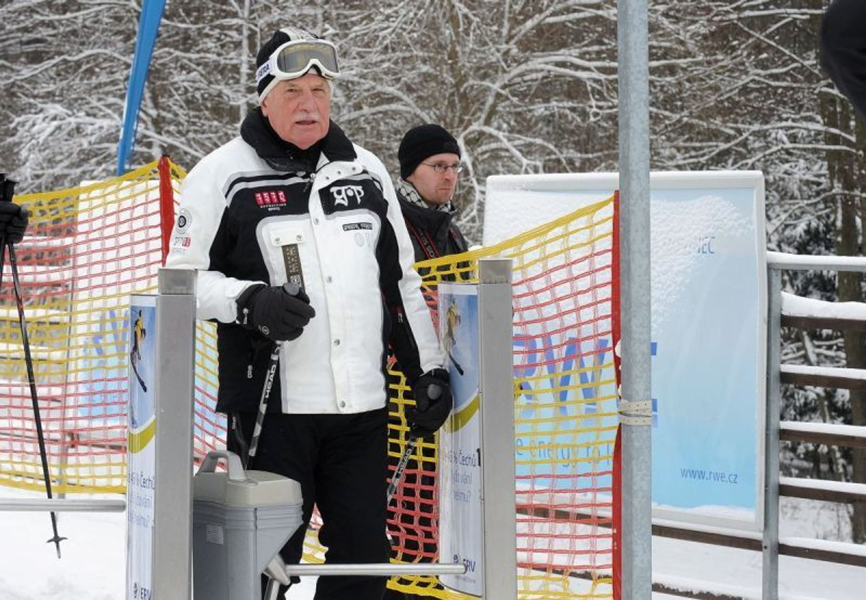 Exprezident Klaus lyžuje na Monínci - 16 - GALERIE: Klaus lyžuje na Monínci v roce 2014 (14/29)