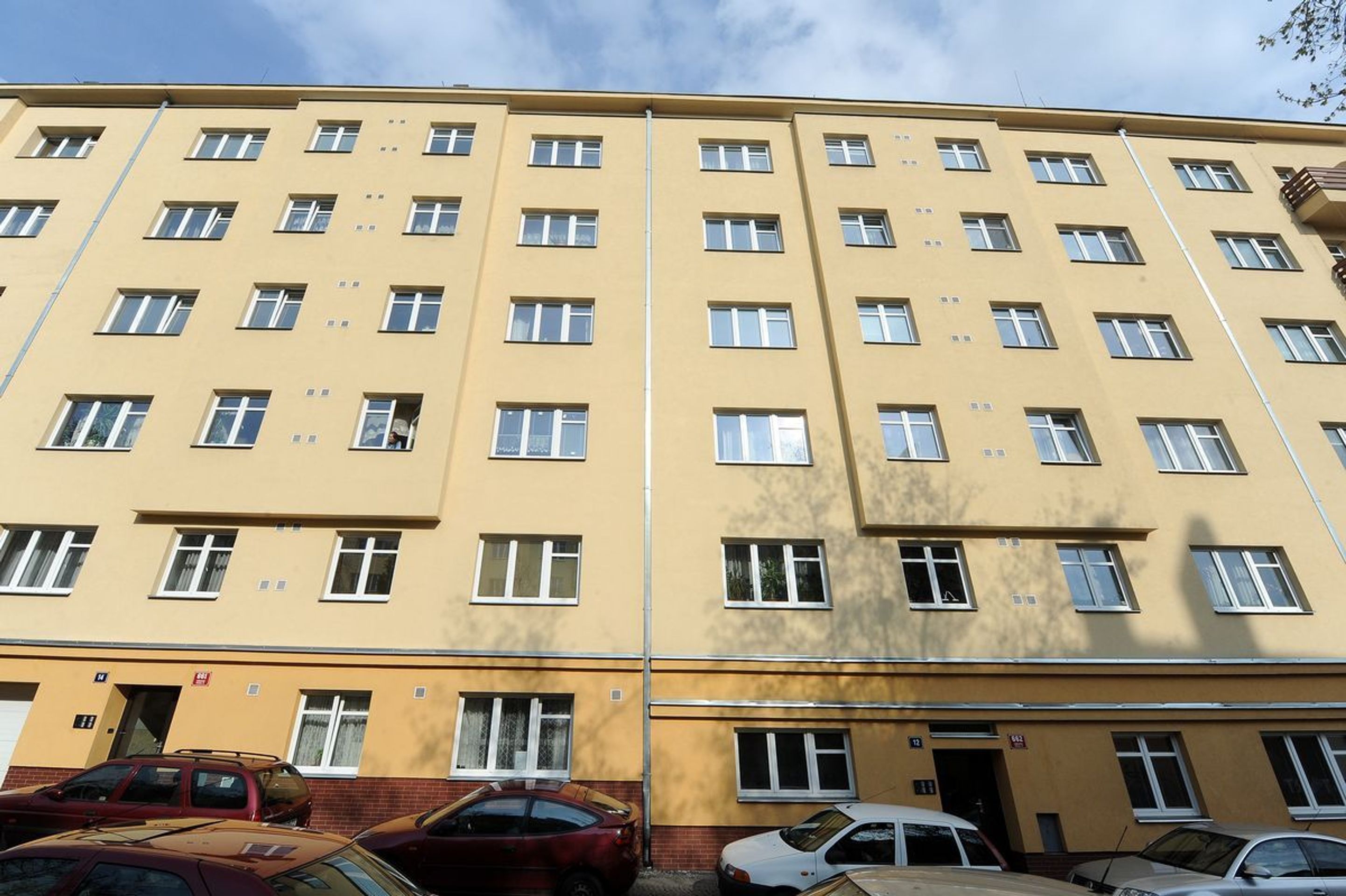 Vršovice - Gruzínská ulice - 1 - GALERIE: Činžák v Gruzínské ulici v pražských Vršovicích (14/14)