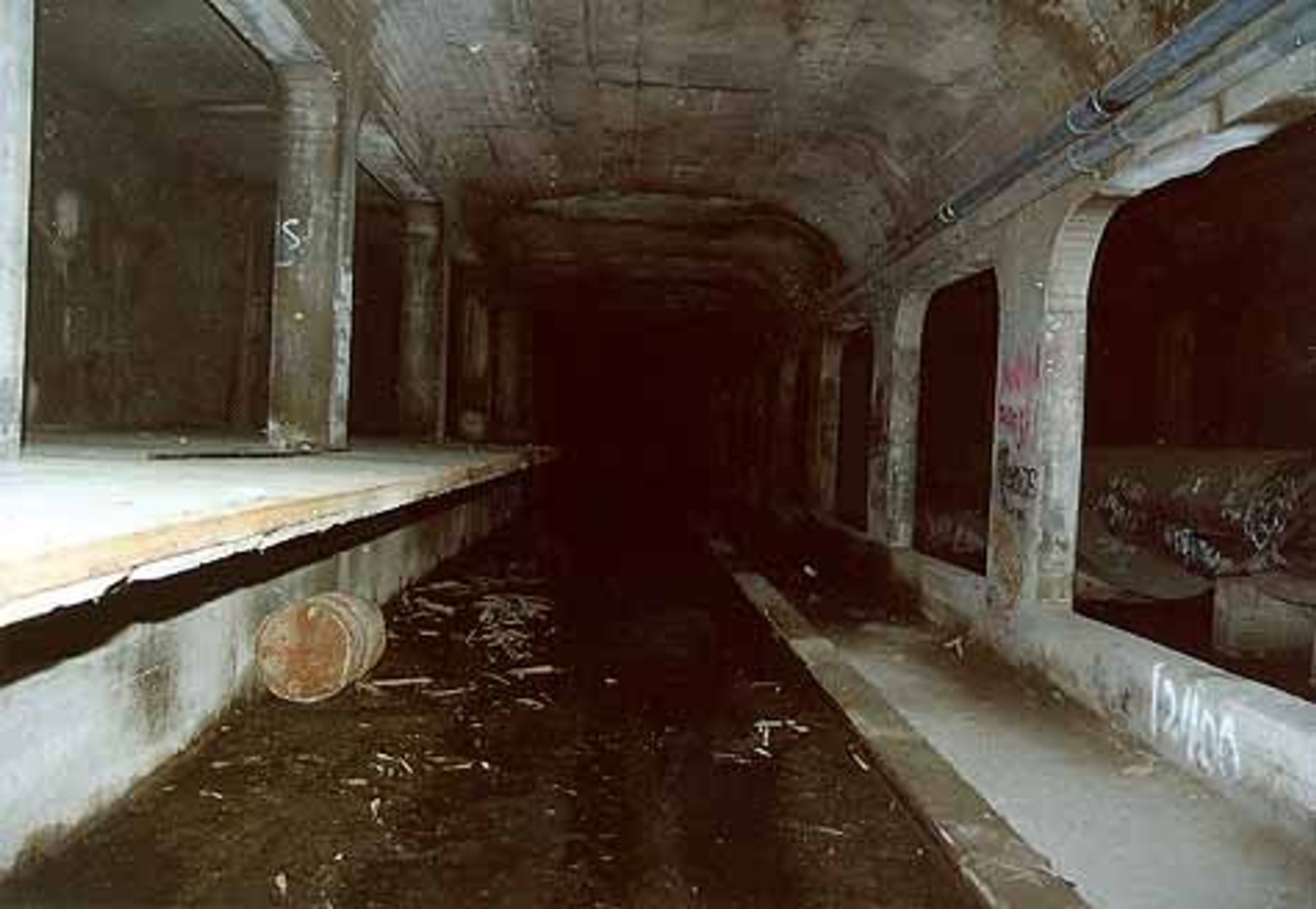 Opuštěné metro - 1 - GALERIE: Opuštěné metro (1/20)