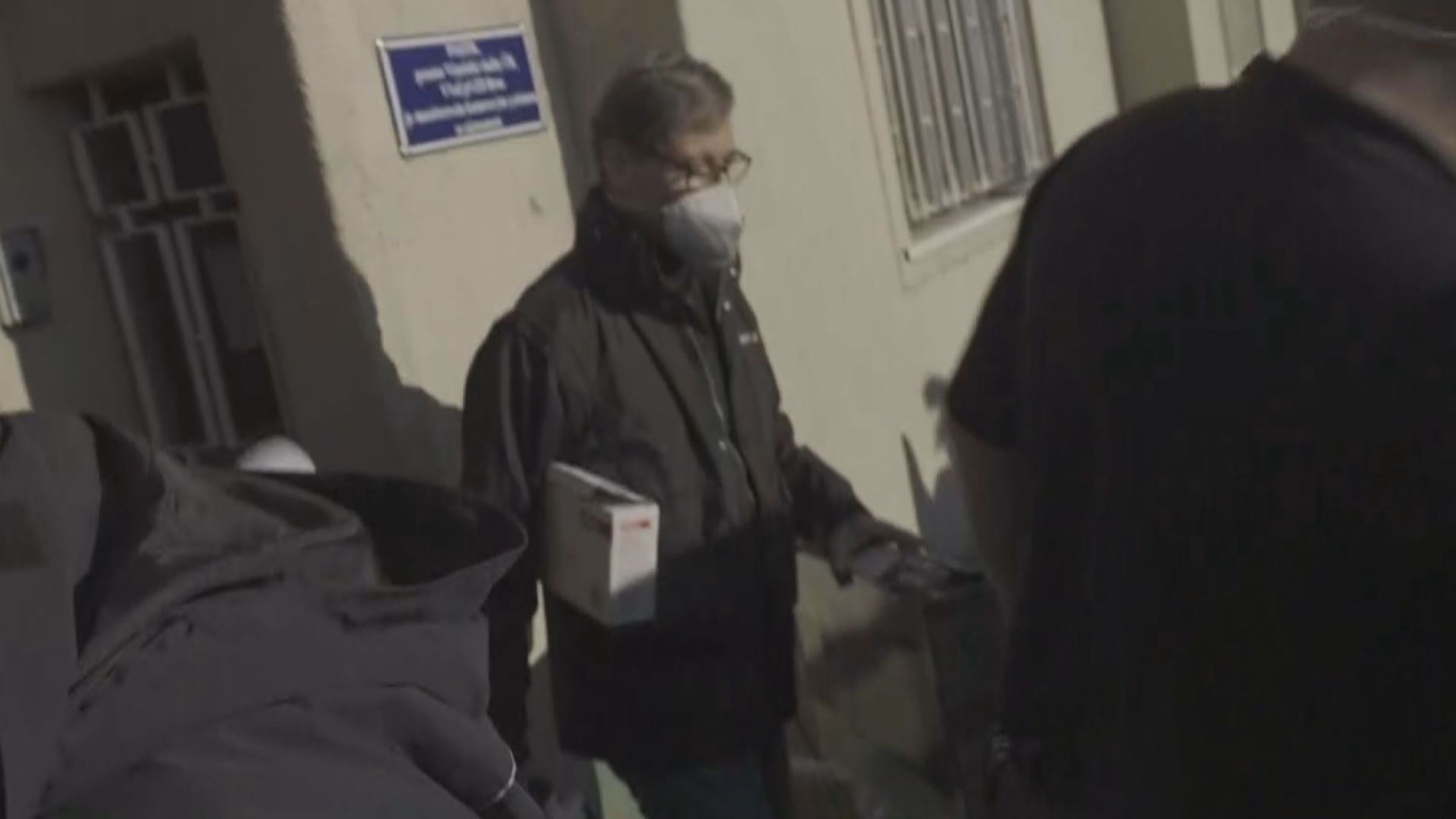 Soud propustil Davida Ratha, z vězení odjel před polednem - David Rath opustil věznici (1/3)