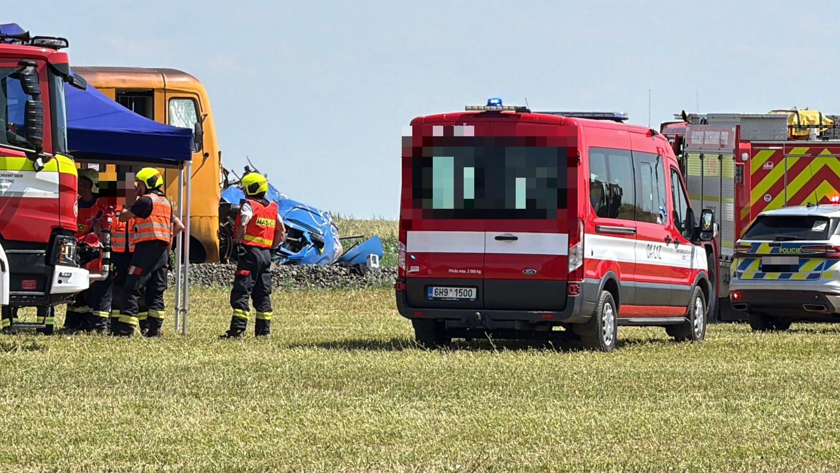 Srážka nákladního automobilu a vlaku, Dobrá Voda u Hořic - Srážka nákladního automobilu a vlaku, Dobrá Voda u Hořic (10/14)
