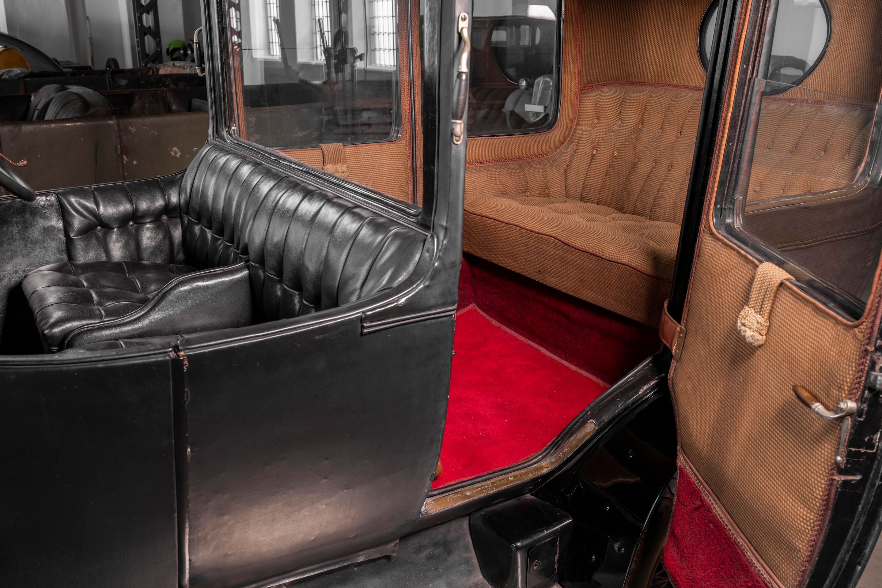 Unikátní historické vozy v nové expozici Škoda Muzea - Škoda Muzeum ukáže unikátní historické vozy před renovací (8/48)