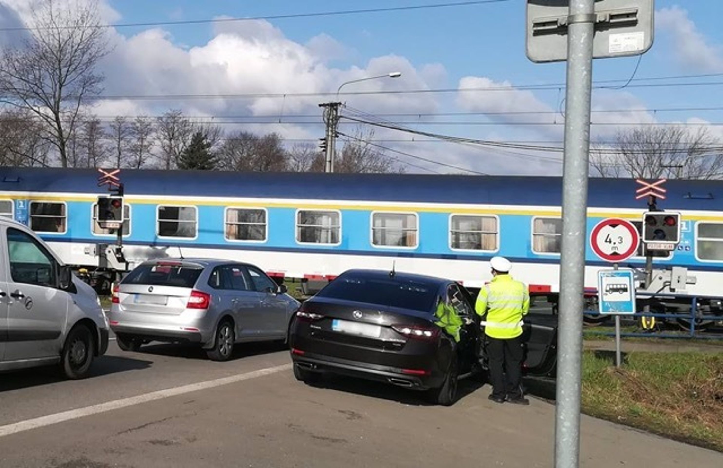 Policejní akce na železničních přejezdech - 8 - Fotogalerie: Policejní zátah na přejezdech (3/5)