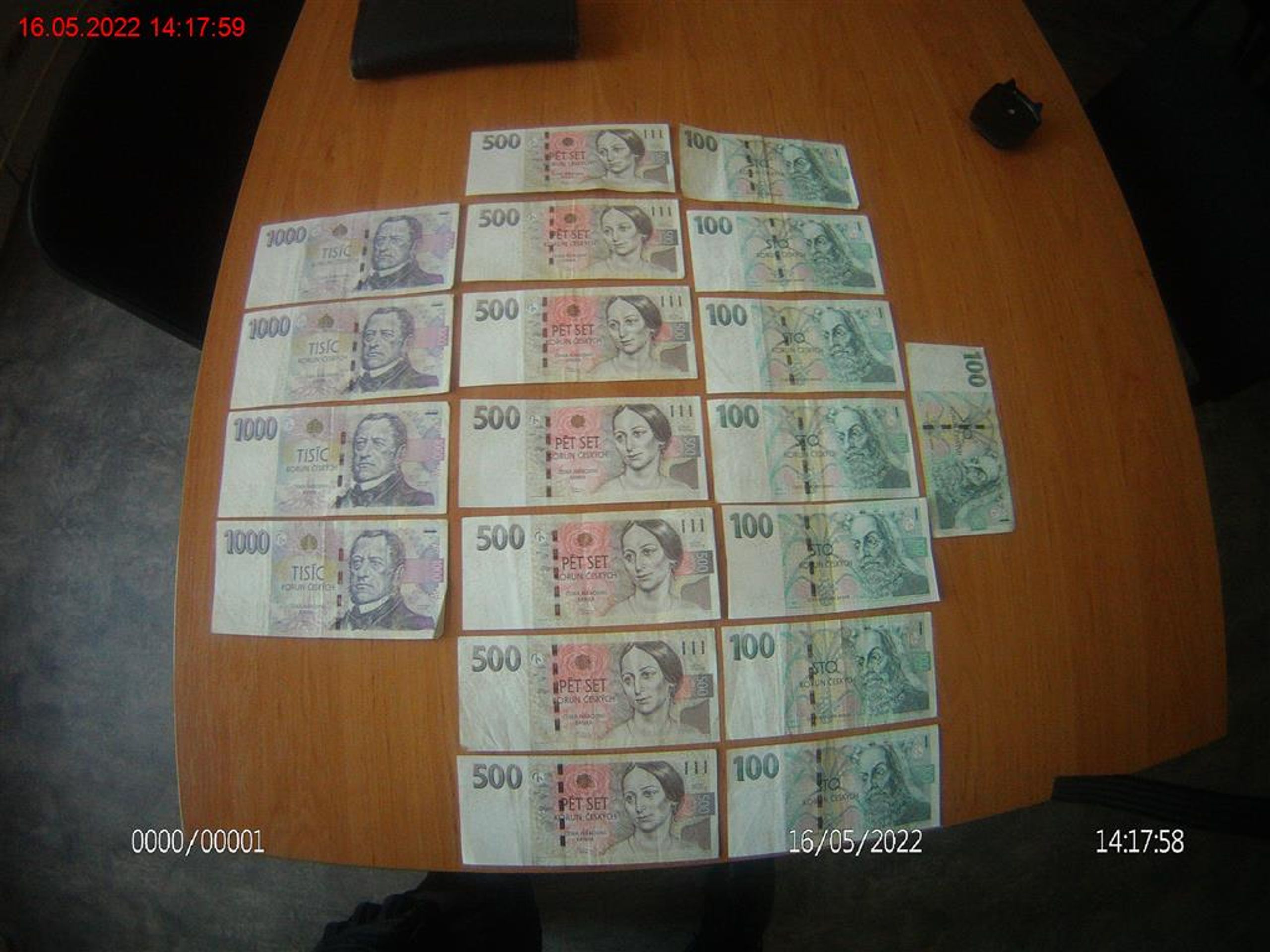 MP_Brno-nalez-podezmni-garaze-penize-finance-penezenka-2 - Nalezená hotovost v podzemních garážích (2/3)