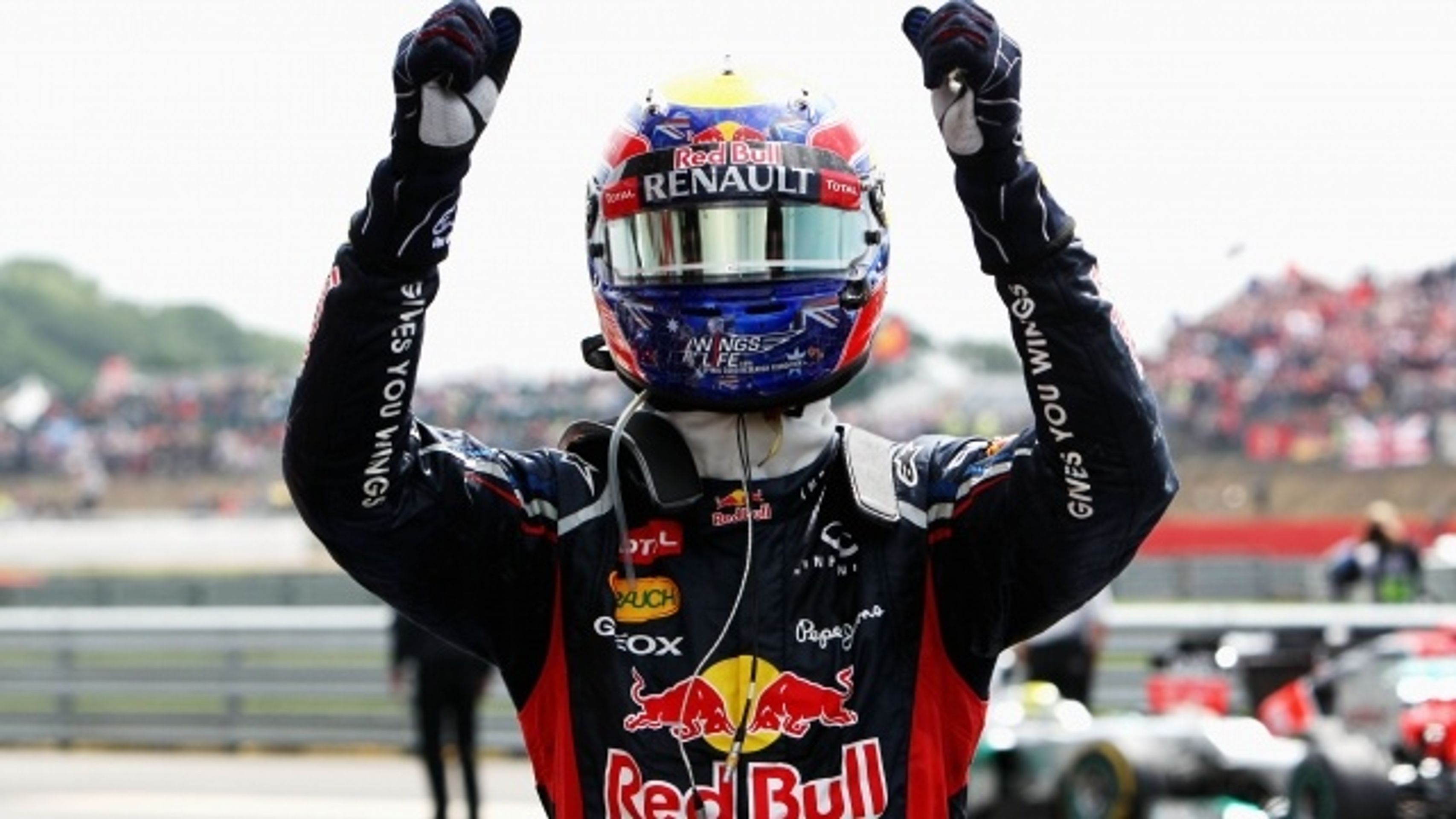 Mark Webber - GALERIE: Pilot F1 Webber hraje kriket (8/10)