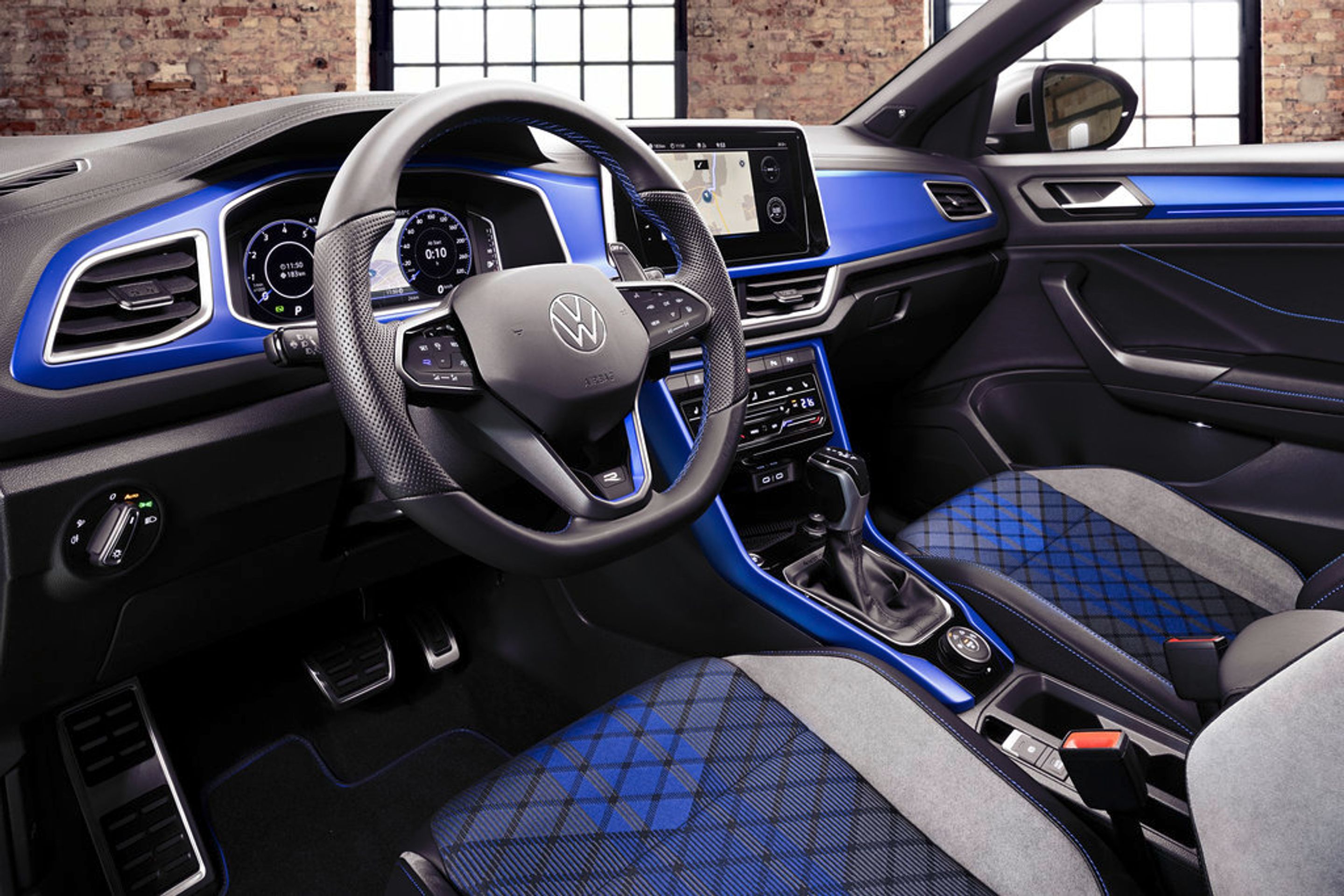 Modernizovaný Volkswagen T-Roc - Modernizovaný Volkswagen T-Roc vyjede ve sportovní verzi i jako kabriolet (8/18)