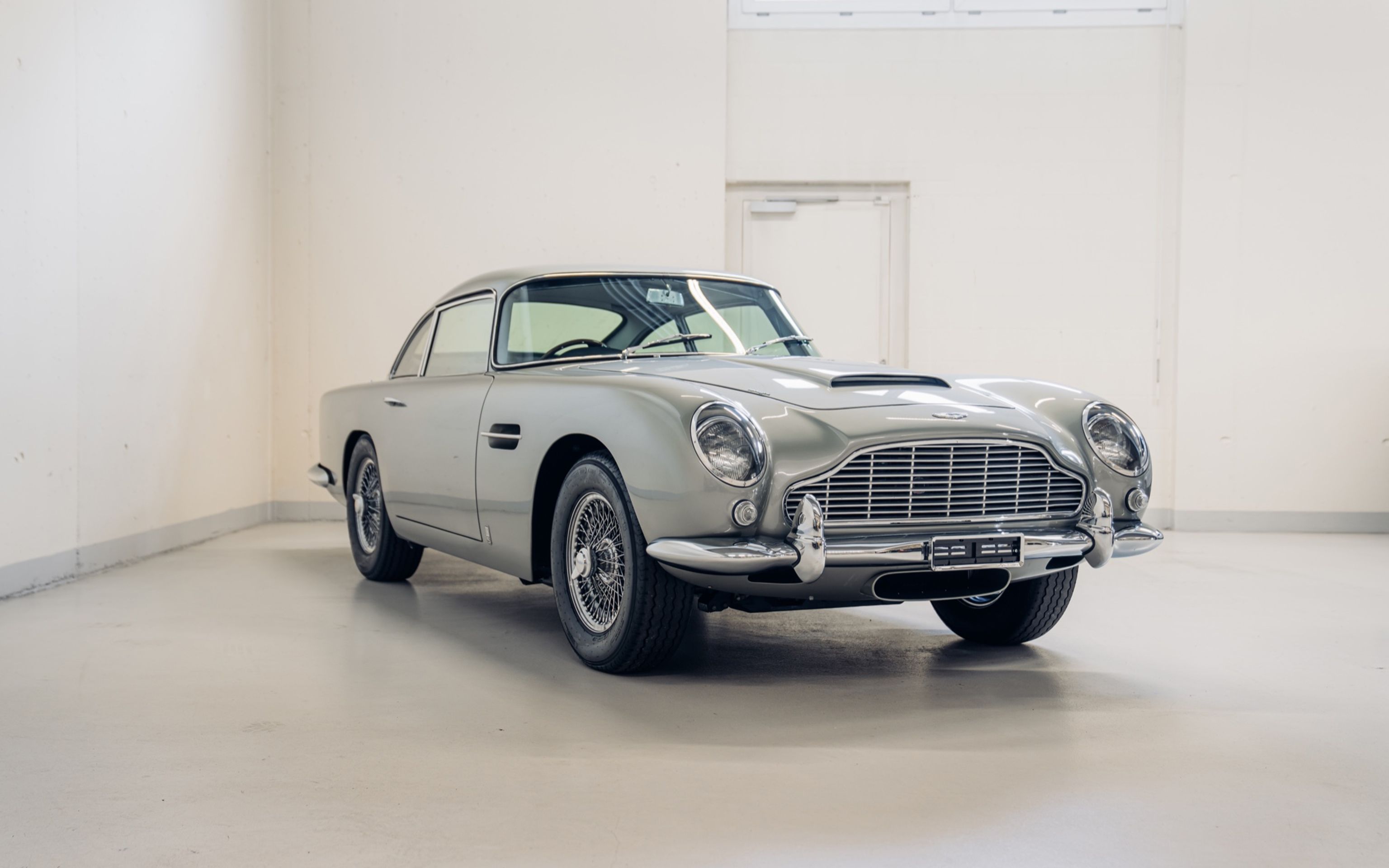 Aston Martin DB5 z roku 1964, který Seanu Connerymu - Aston Martin DB5 z roku 1964, který patřil Seanu Connerymu (1/11)