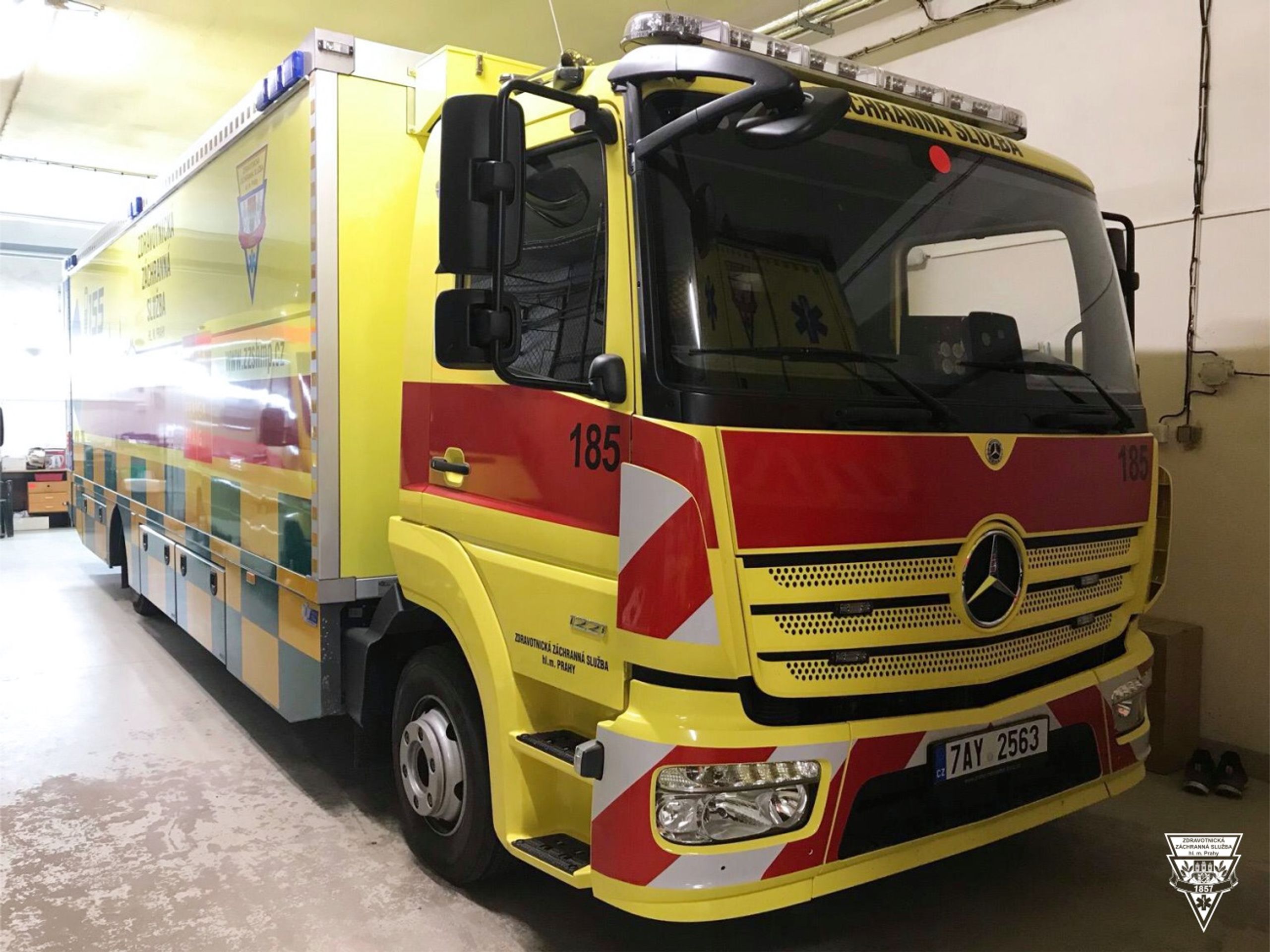 Atego převeze do Motola 10 pozitivních pacientů - GALERIE: Převoz pacientů s covidem do Motola (2/8)