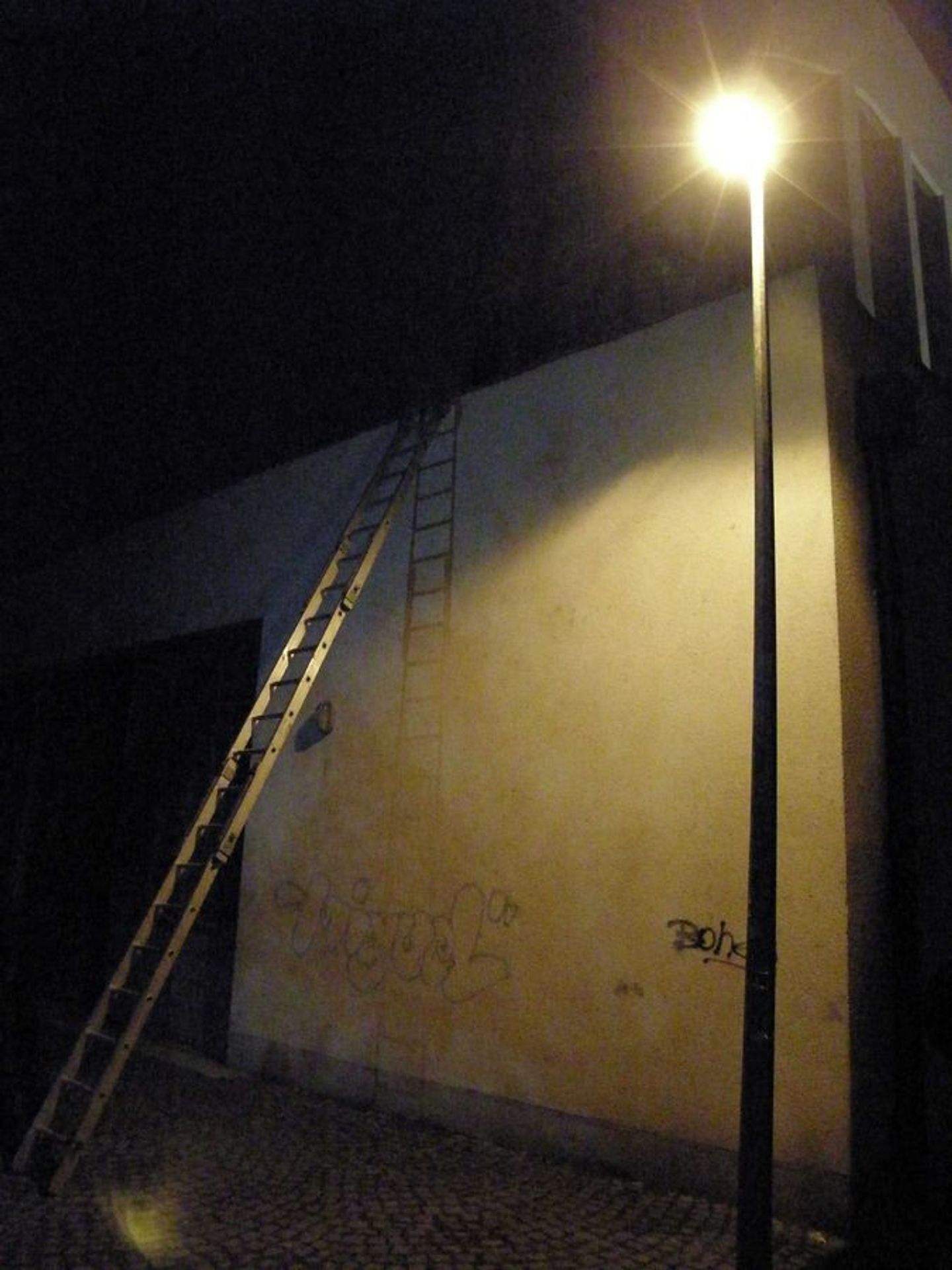 Kuriózní krádež: Mladíci chtěli ukrást okapy z kostela - 2 - Galerie: Kuriózní krádež: Mladíci chtěli ukrást OKAPY Z KOSTELA (2/3)
