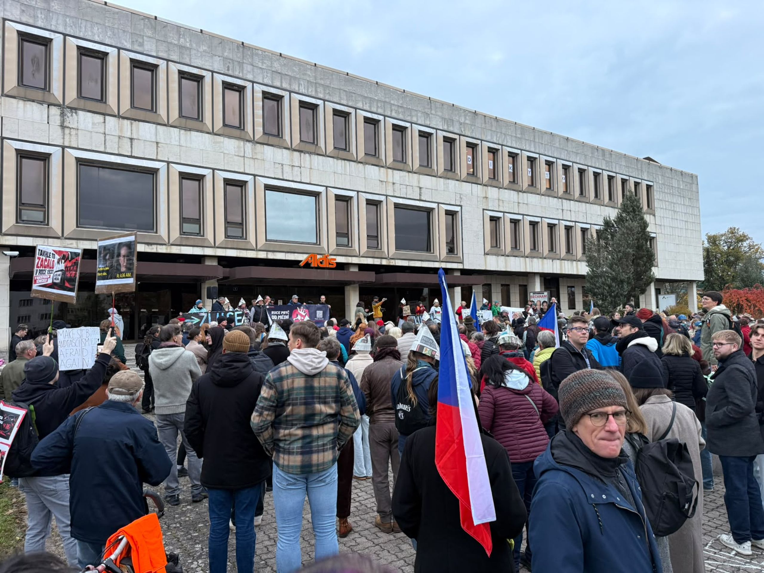 Shromáždění na podporu České televize a Českého rozhlasu v Hradci Králové - Shromáždění na podporu České televize a Českého rozhlasu v Plzni a Hradci Králové (3/4)