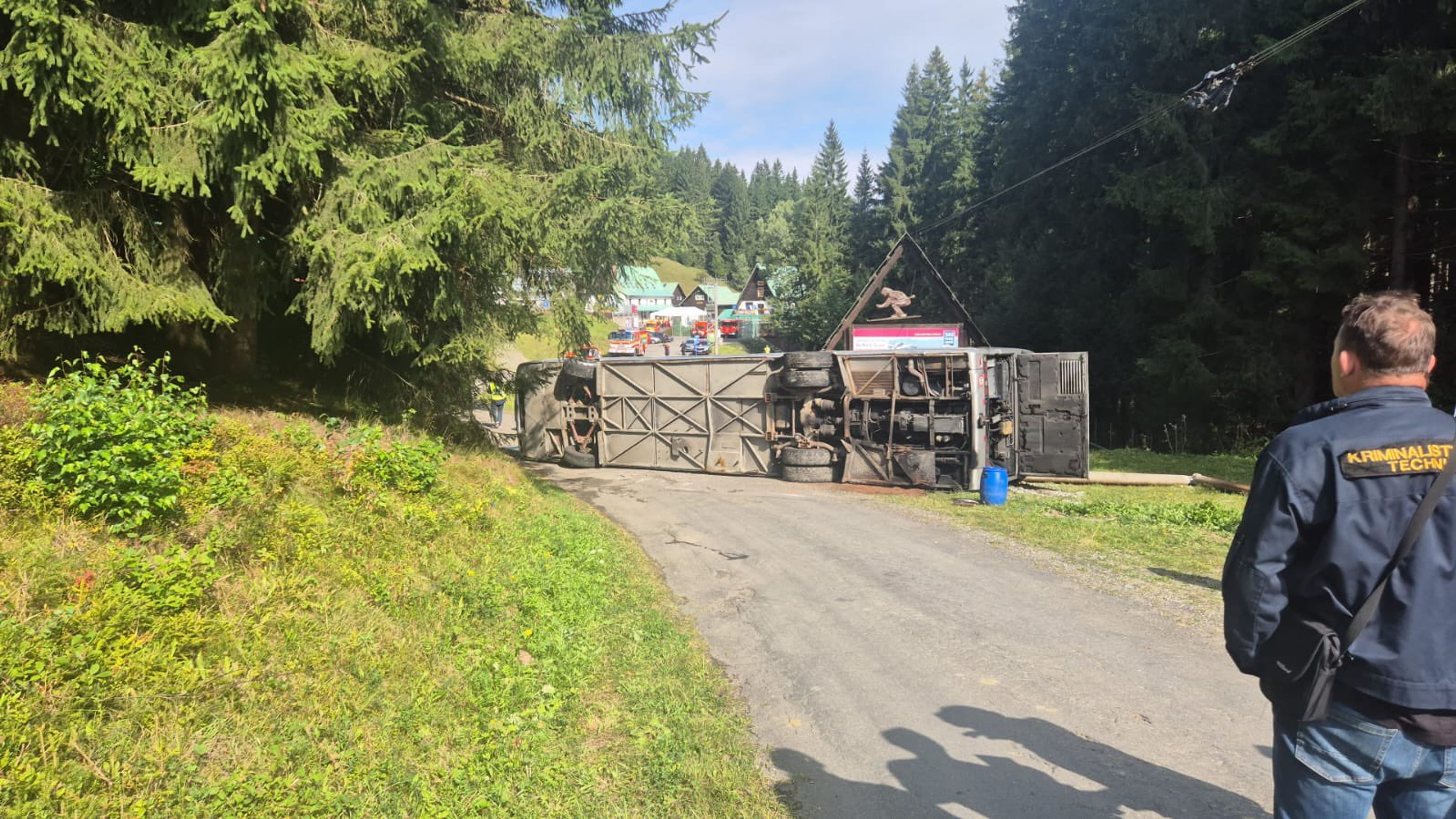 Havárie autobusu na Frýdecko-Místecku - Havárie autobusu na Frýdecko-Místecku (6/8)
