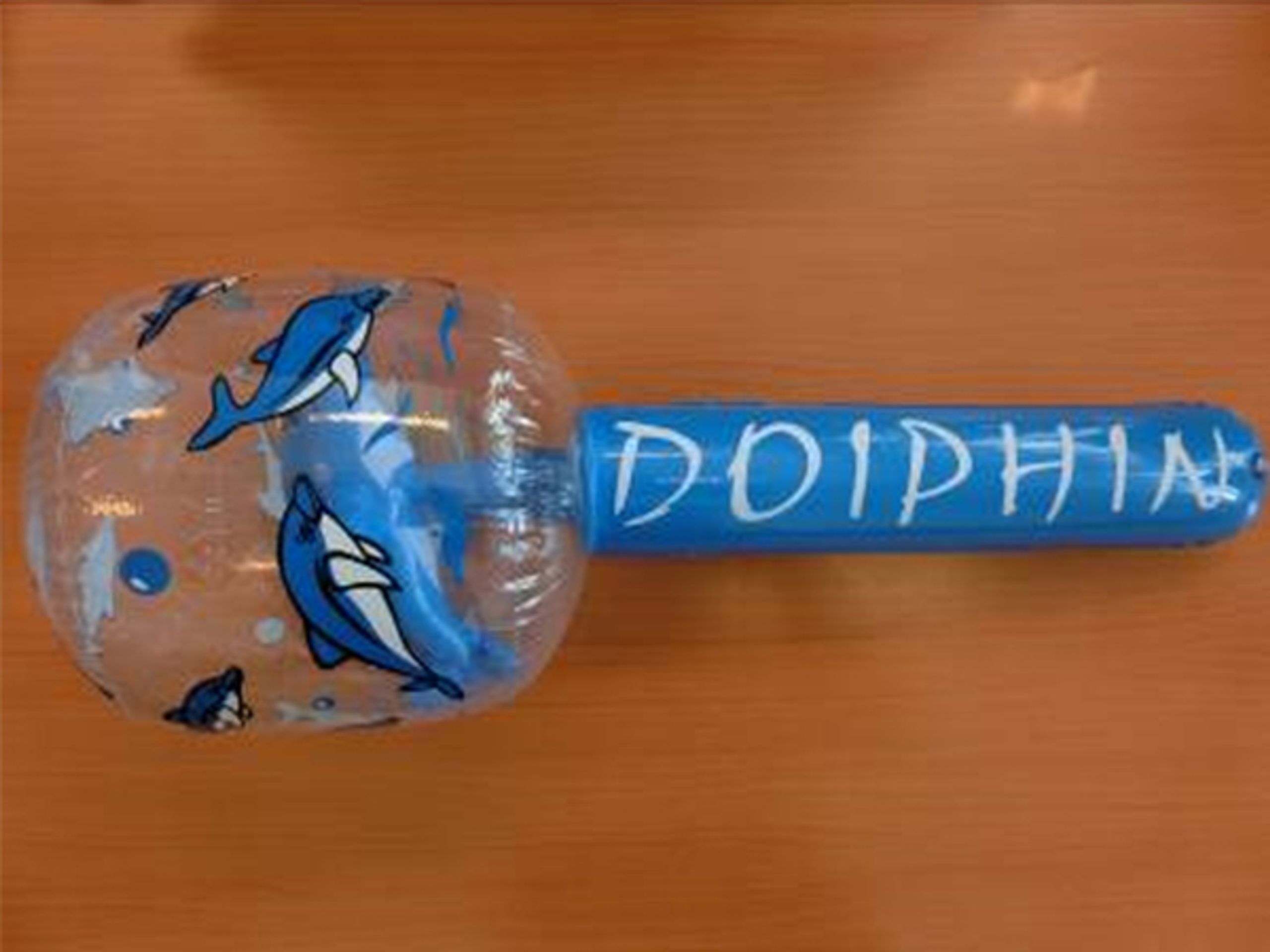 Nebezpečné hračky - NAFUKOVACÍ KLADIVO „DOIPHIN“ - GALERIE: Nebezpečné hračky (2/3)