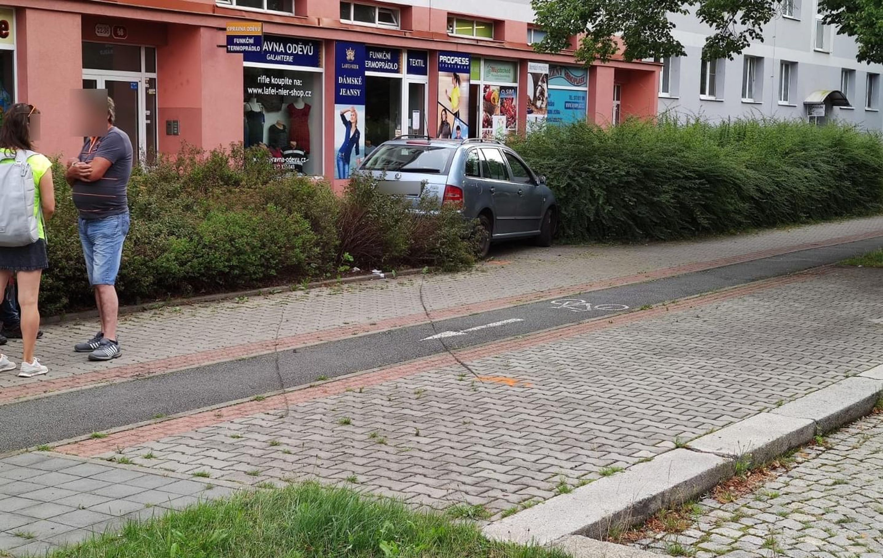 Srazil 15letou dívku na přechodu - 5 - GALERIE: Dívku v Plzni srazila škodovka (5/6)
