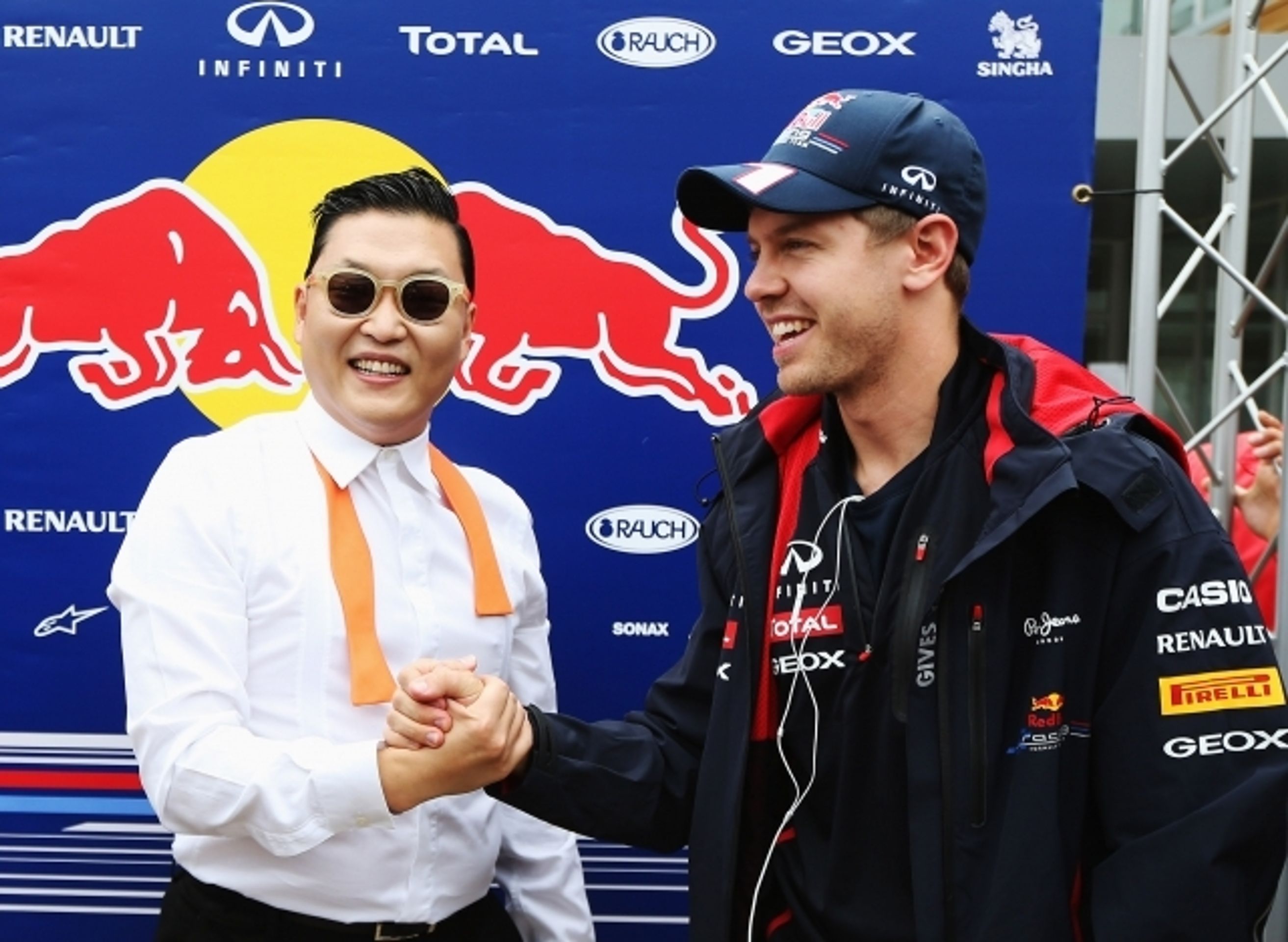 Vettel, Webber, Psy a Gangnam style - 9 - GALERIE: Vettel, Webber, Psy a gangnam style (8/11)