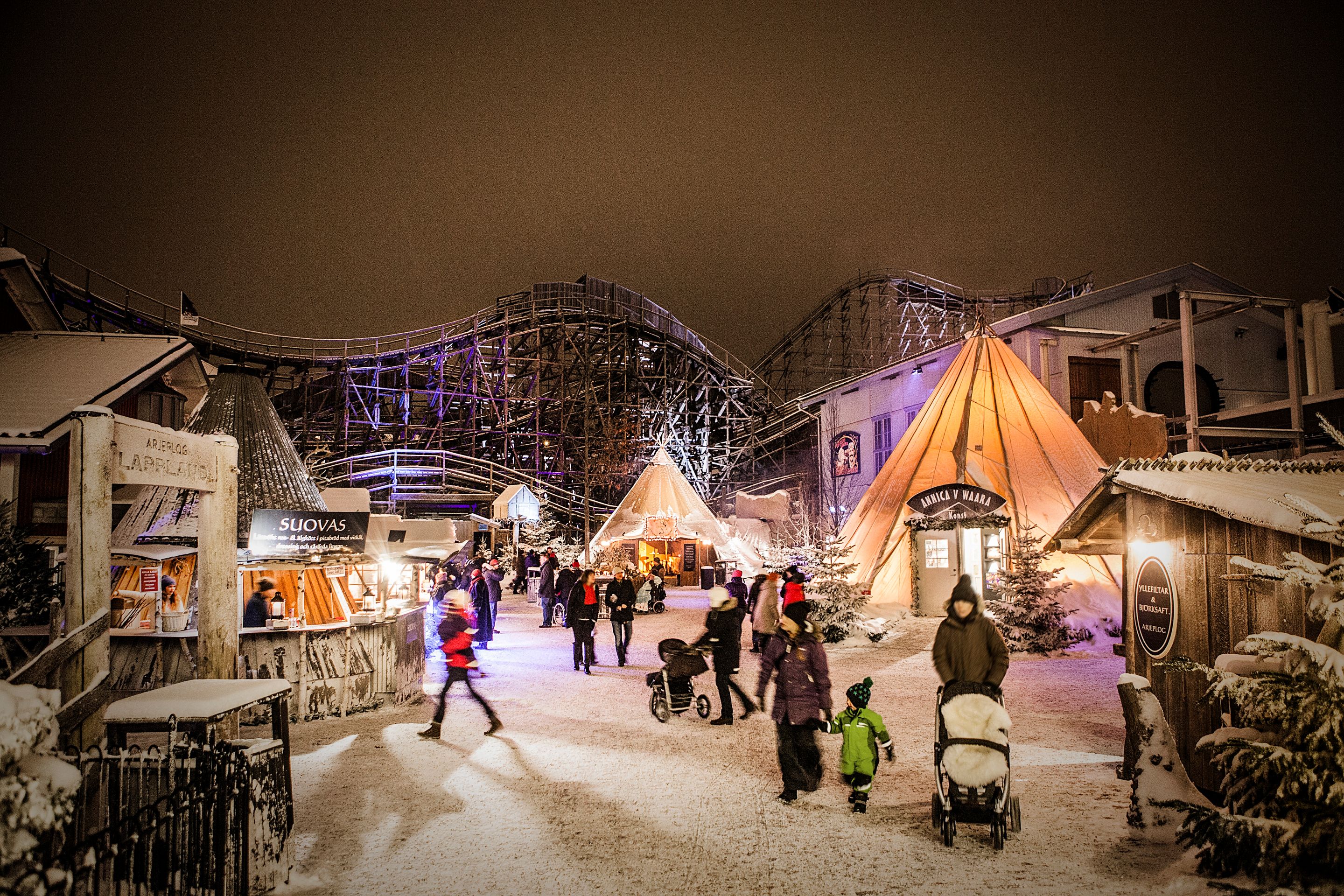 Nejzajímavější vánoční trhy v Evropě - Vánoční trhy v zábavním parku Liseberg - Göteborg, Švédsko - GALERIE: Nejzajímavější vánoční trhy v Evropě (17/22)
