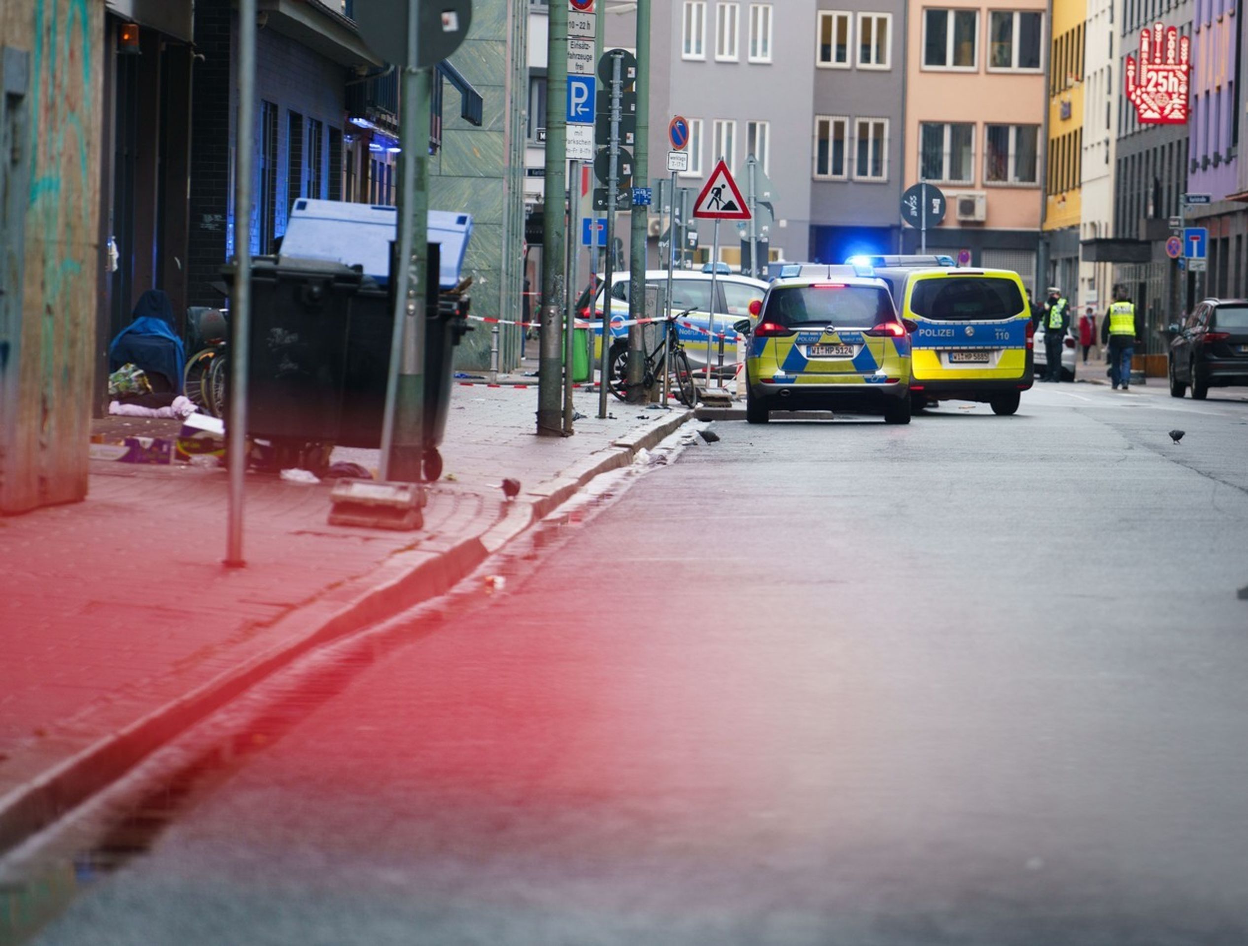 Útočník ve Frankfurtu pobodal na ulici několik lidí - 4 - GALERIE: Útočník ve Frankfurtu pobodal na ulici několik lidí (3/5)