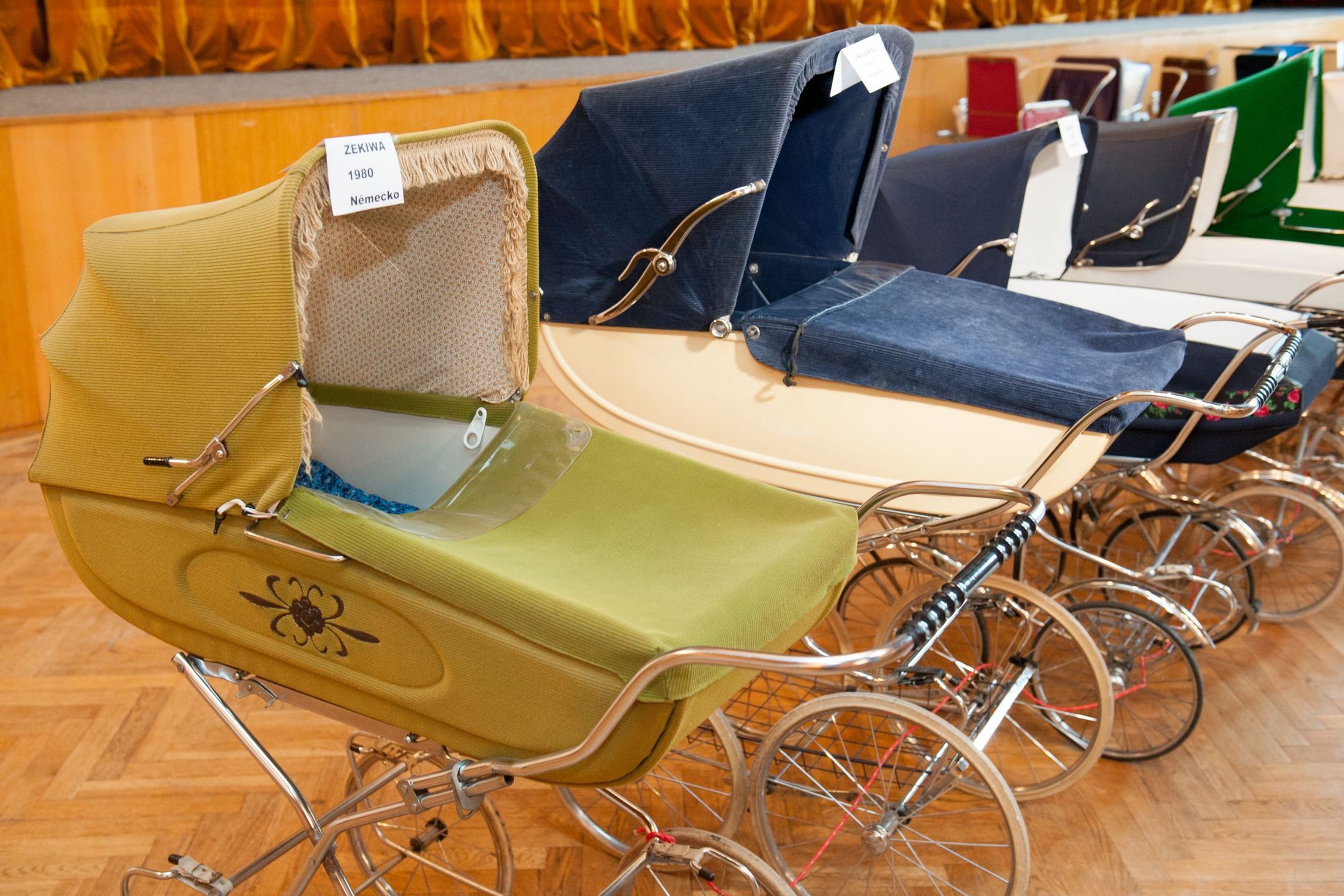 Výstava dobových dětských kočárků - 15 - GALERIE: Výstava dobových dětských kočárků (17/23)