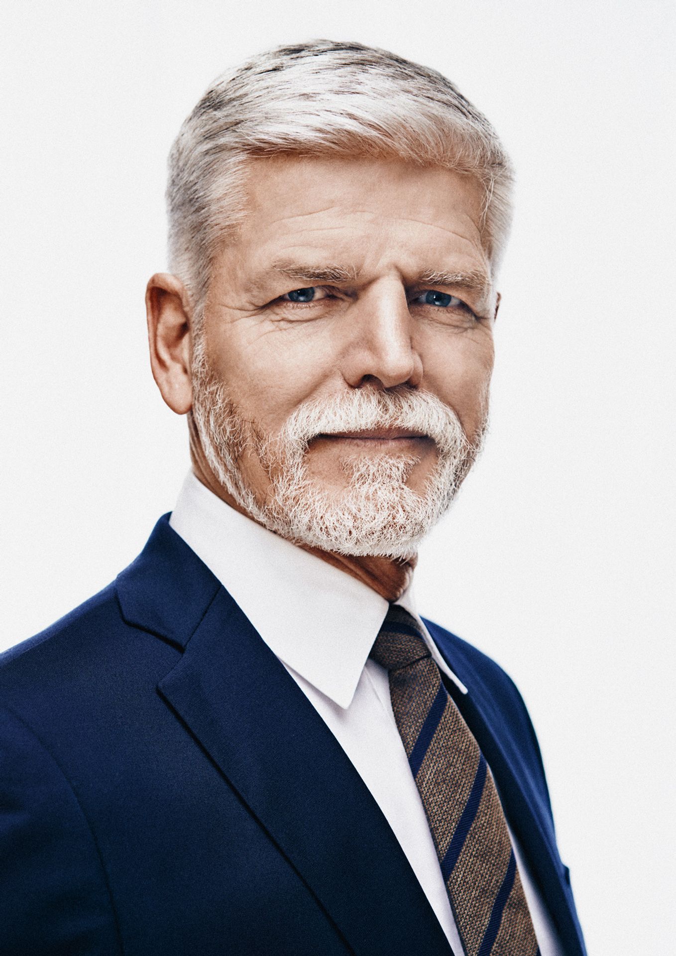 Petr Pavel oficiální - Prezident Petr Pavel zveřejnil oficiální fotografie (1/3)