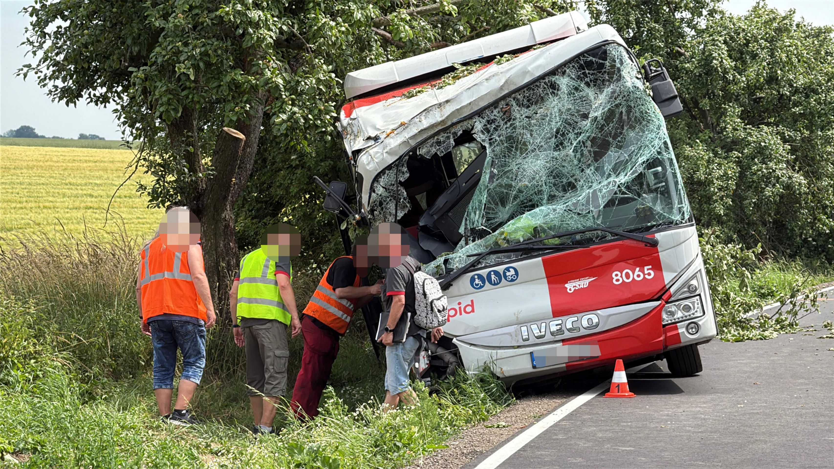 Dopravní nehoda autobusu (1) - Dopravní nehoda autobusu (2/10)